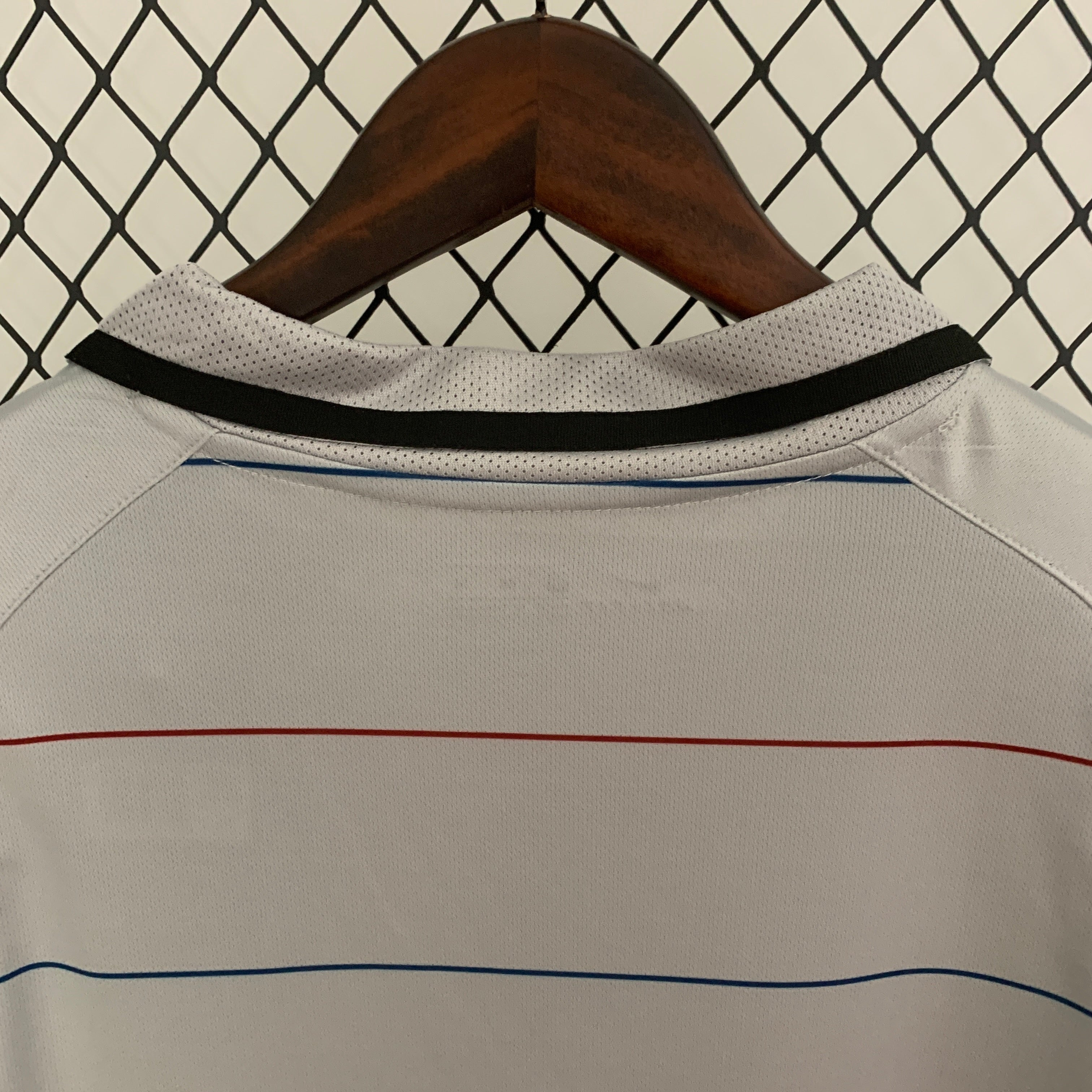 2000s Barcelona Retro Football Shirt | White Black Away
