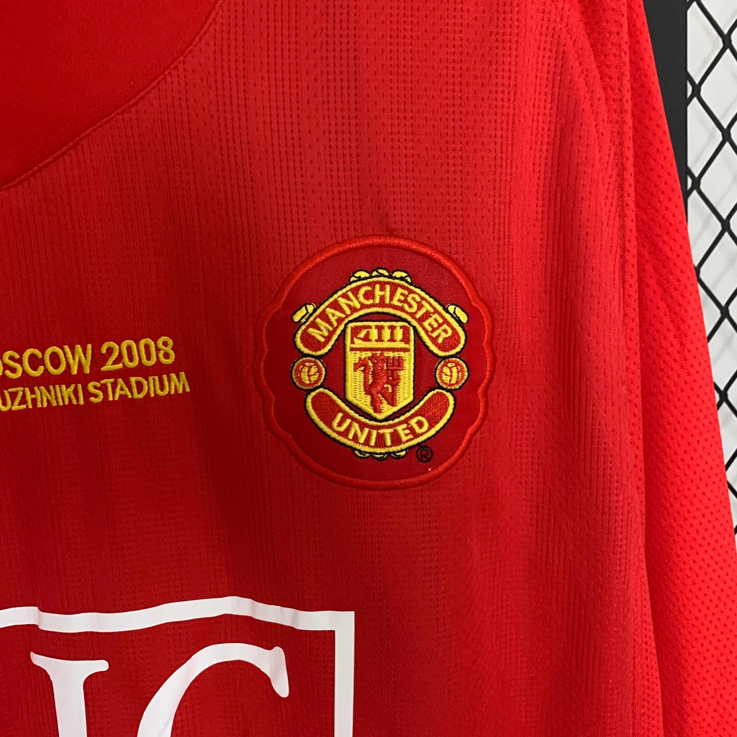 2000s Manchester United Retro Football Shirt | Red White Home