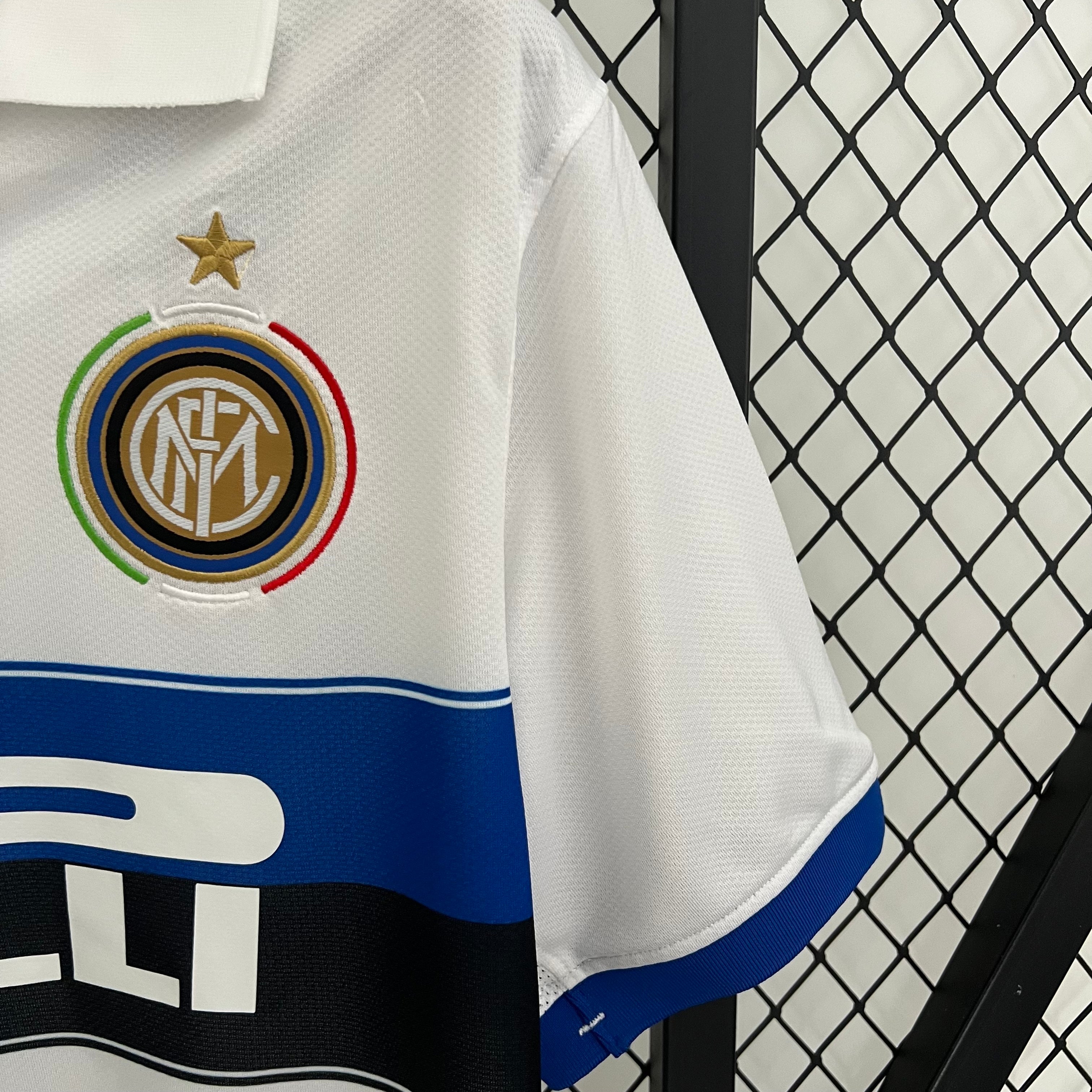 2000s Inter Milan Retro Football Shirt | White Blue Home