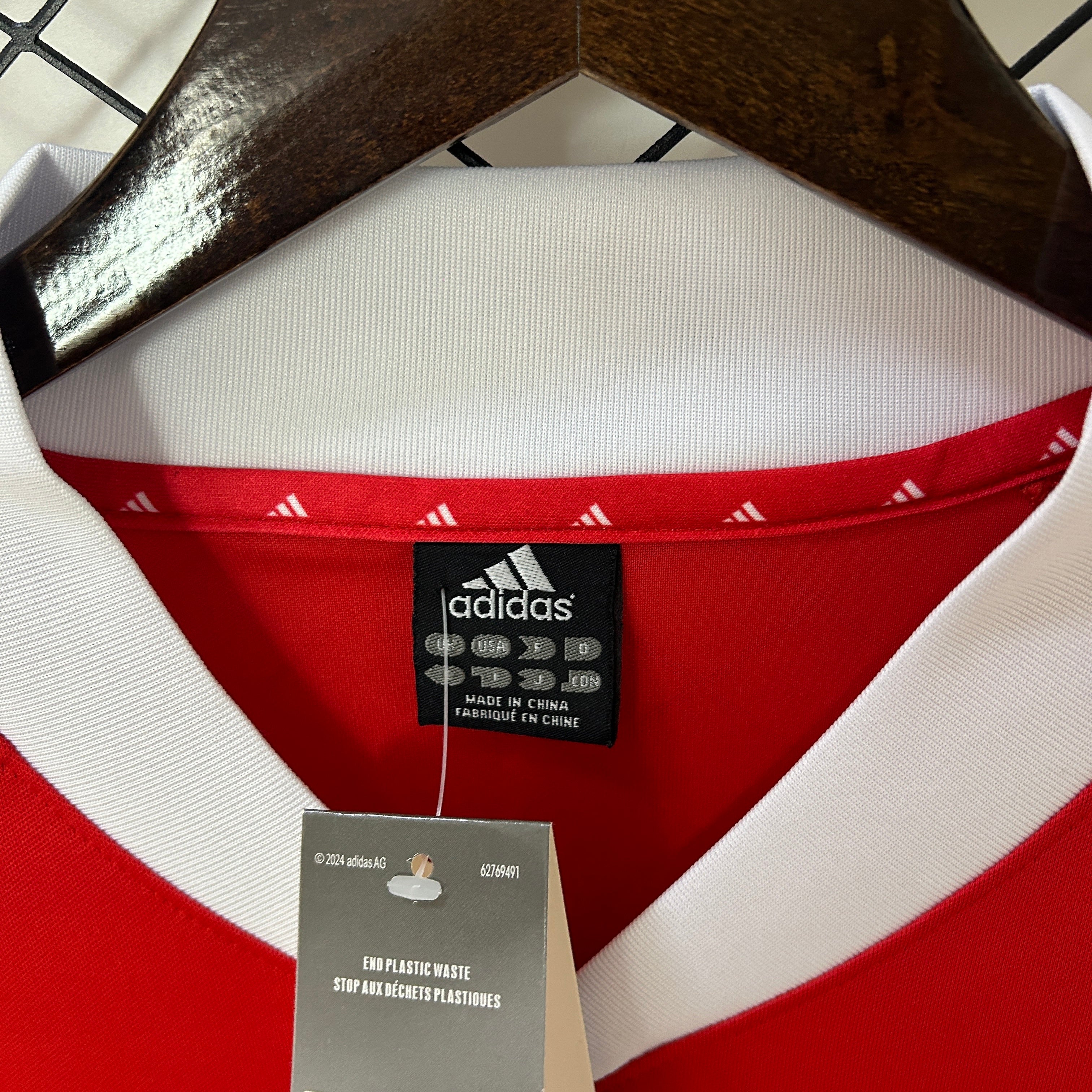 2000s Benfica Retro Football Shirt | Red White Home