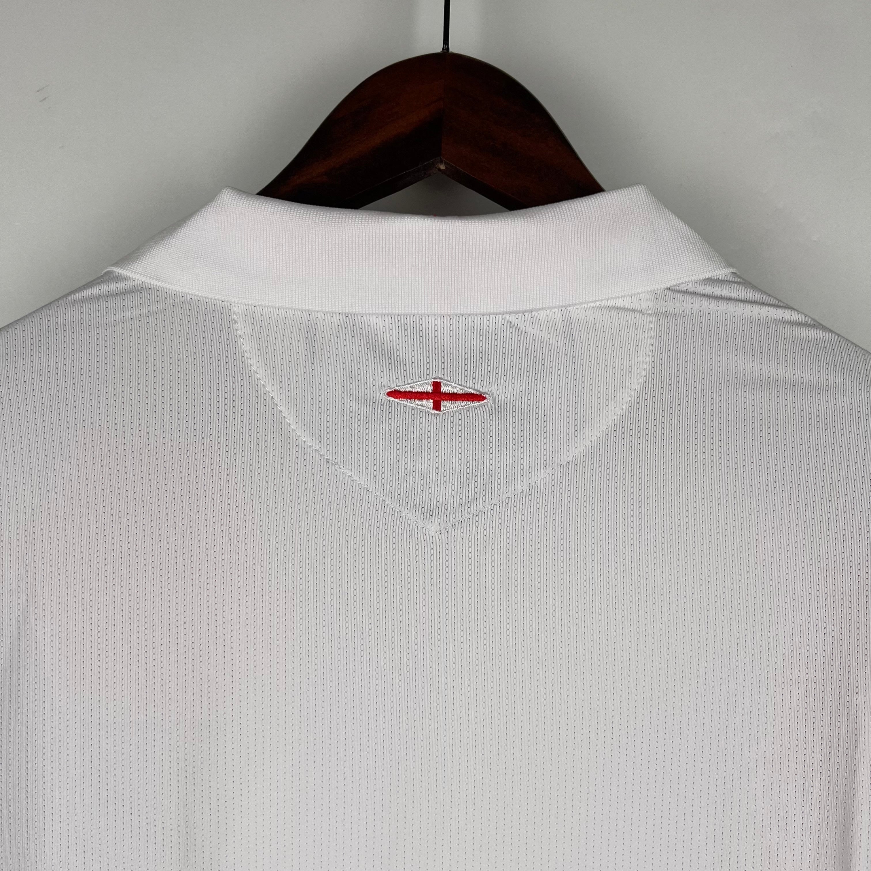 2000s England Retro Football Shirt | White Red Home