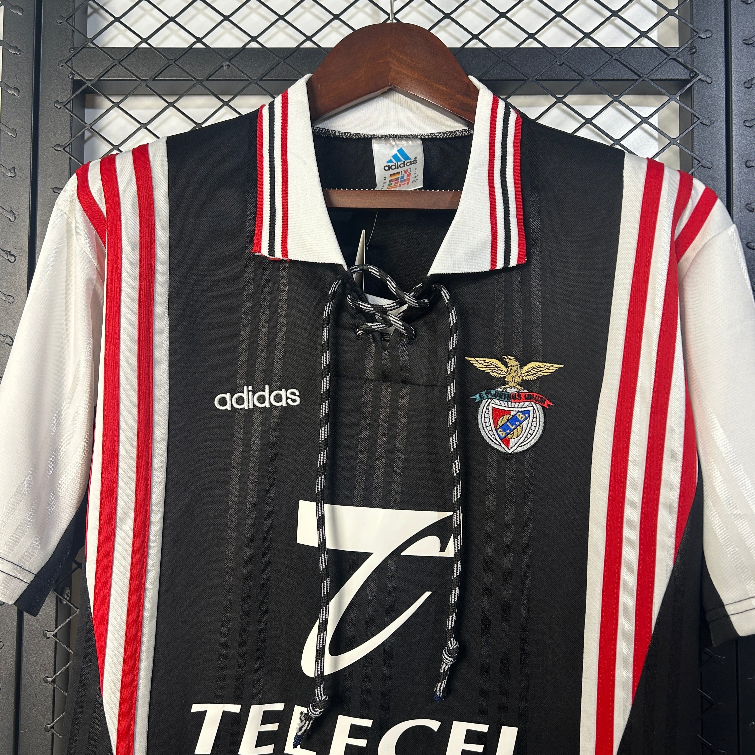 1990s Benfica Retro Football Shirt | Black White Red Home
