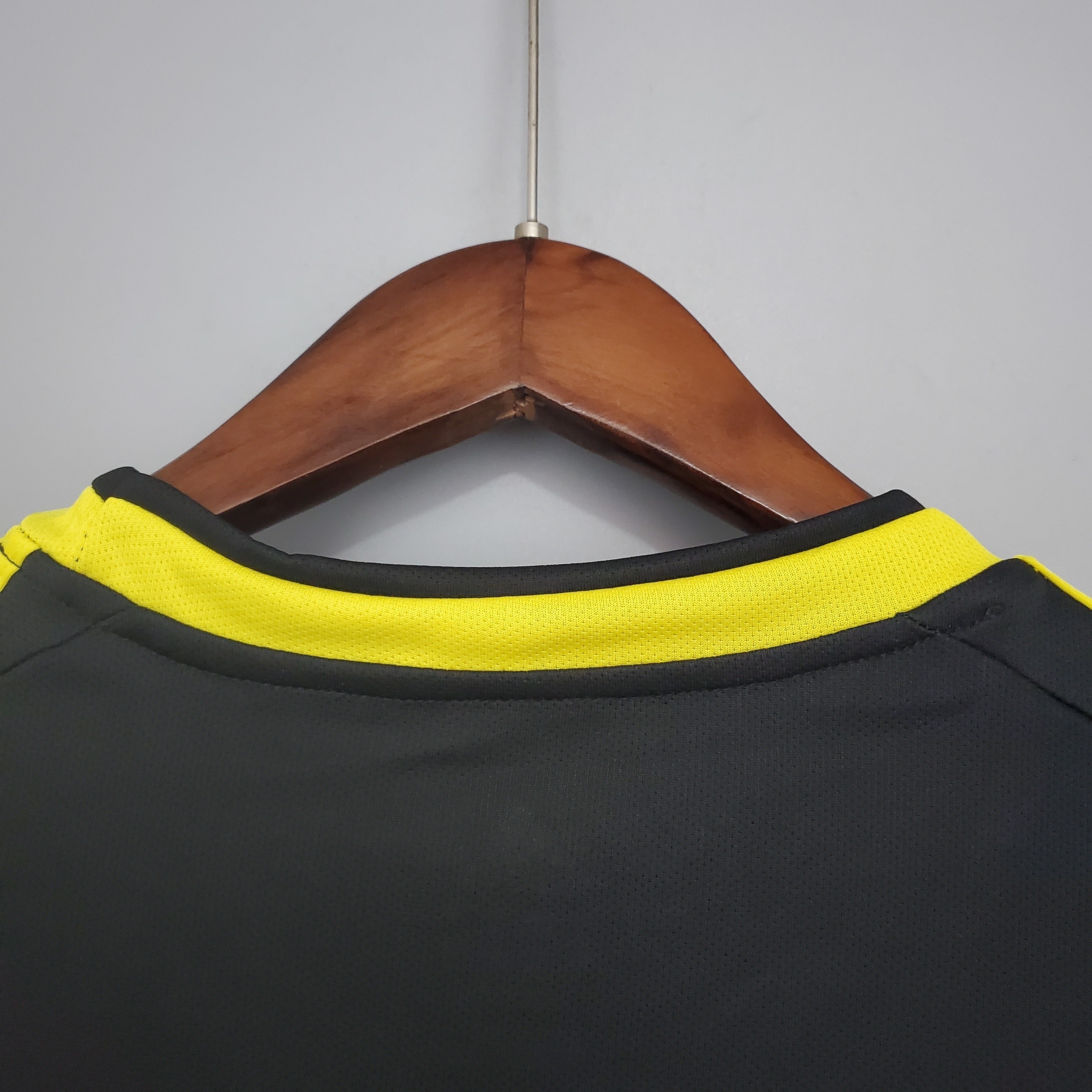 2000s Chelsea Retro Football Shirt | Black Yellow Home