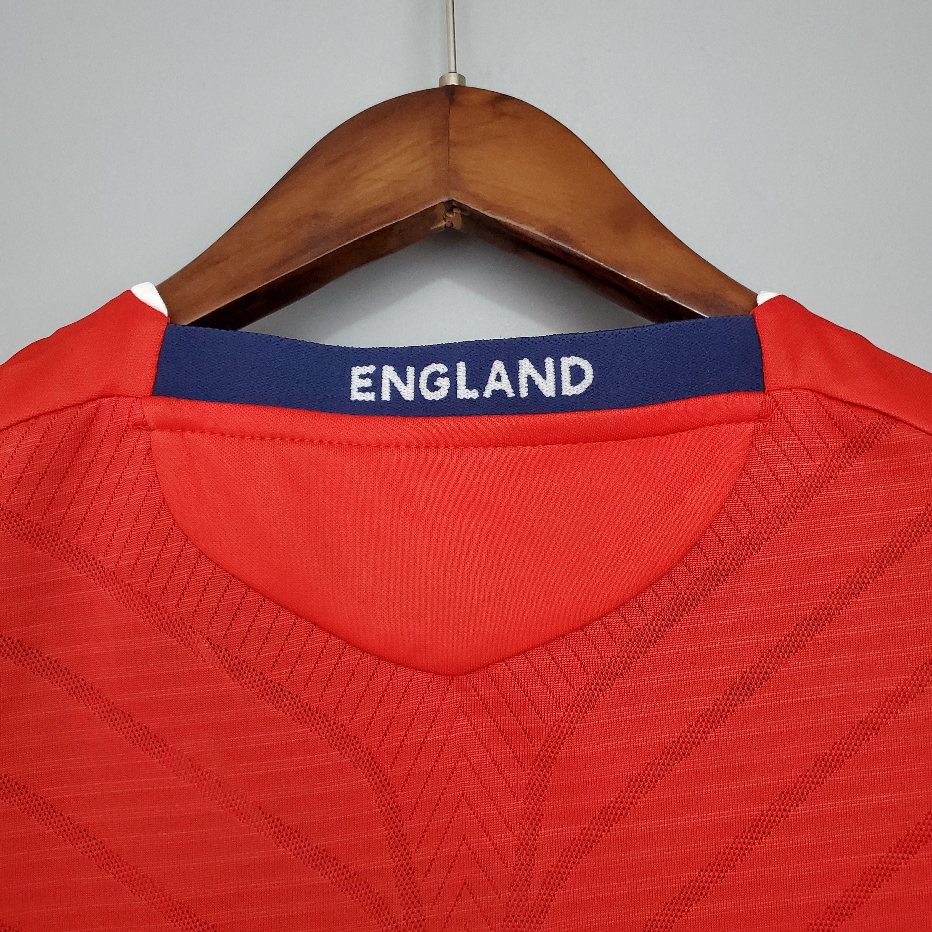 2000s England Retro Football Shirt | Red Navy Home