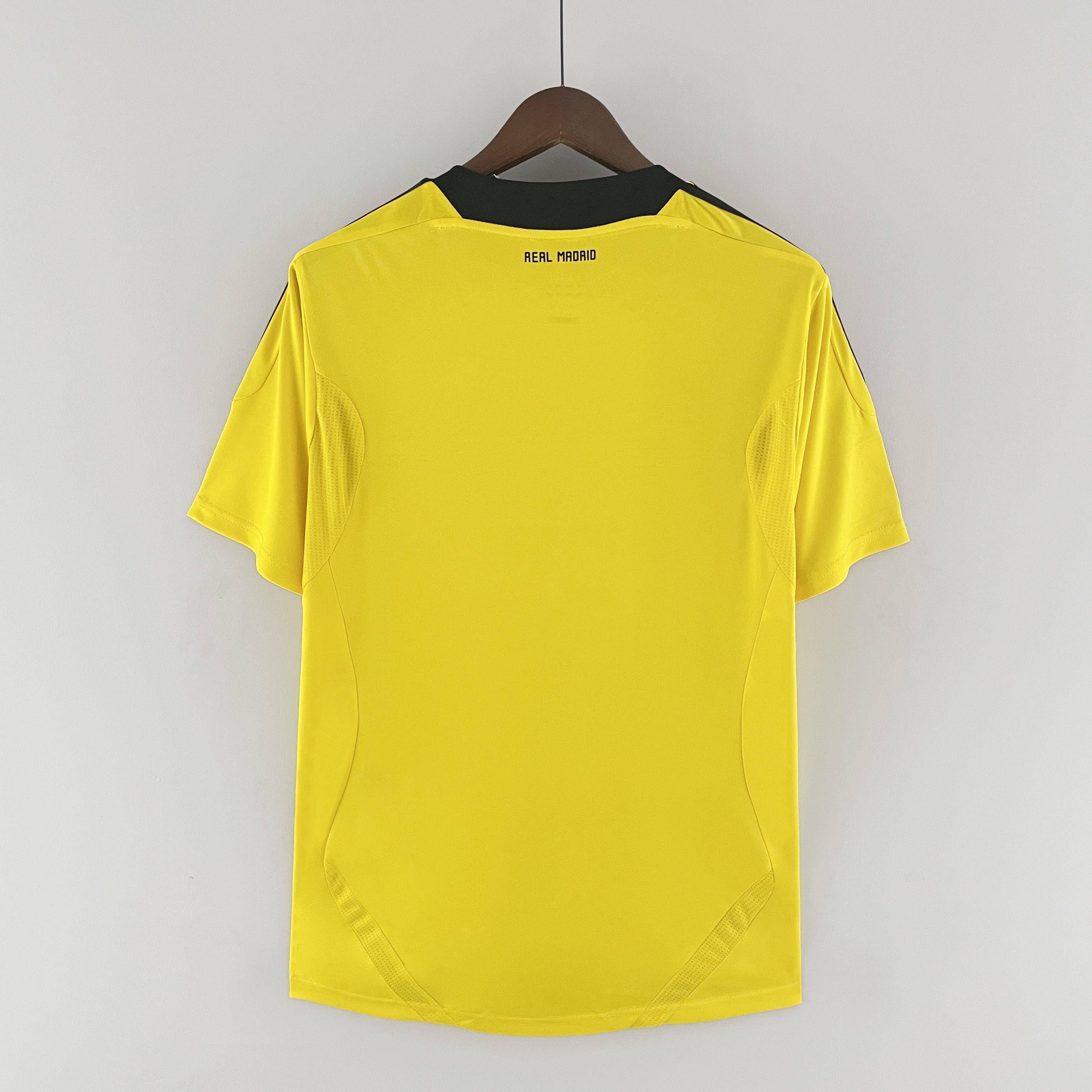 2000s Real Madrid Retro Football Shirt | Yellow Black Away