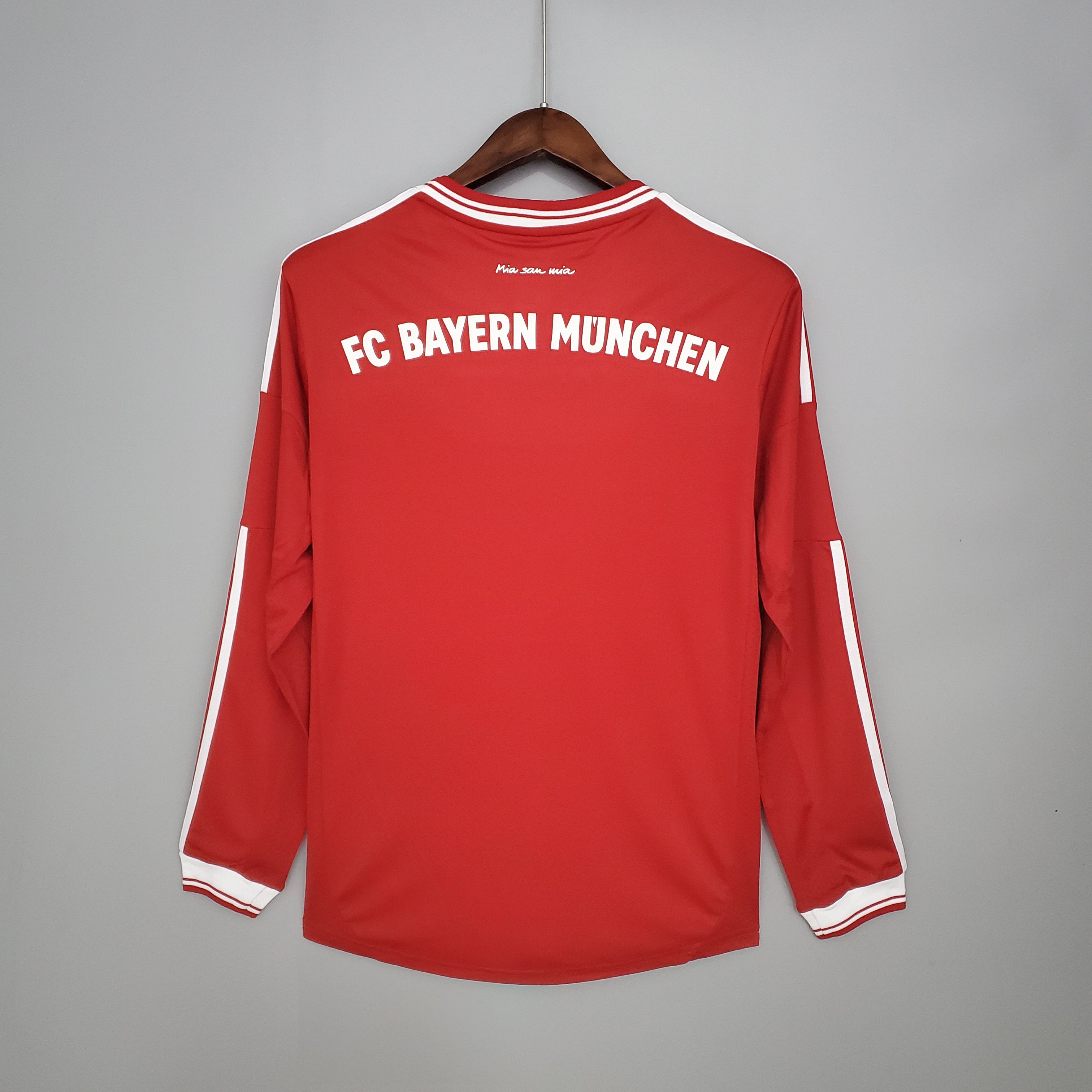 2010s Bayern Munchen Retro Football Shirt | Red White Home