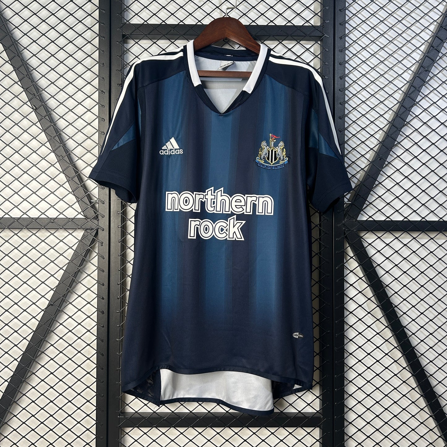 2000s Newcastle United Retro Football Shirt | Navy White Home