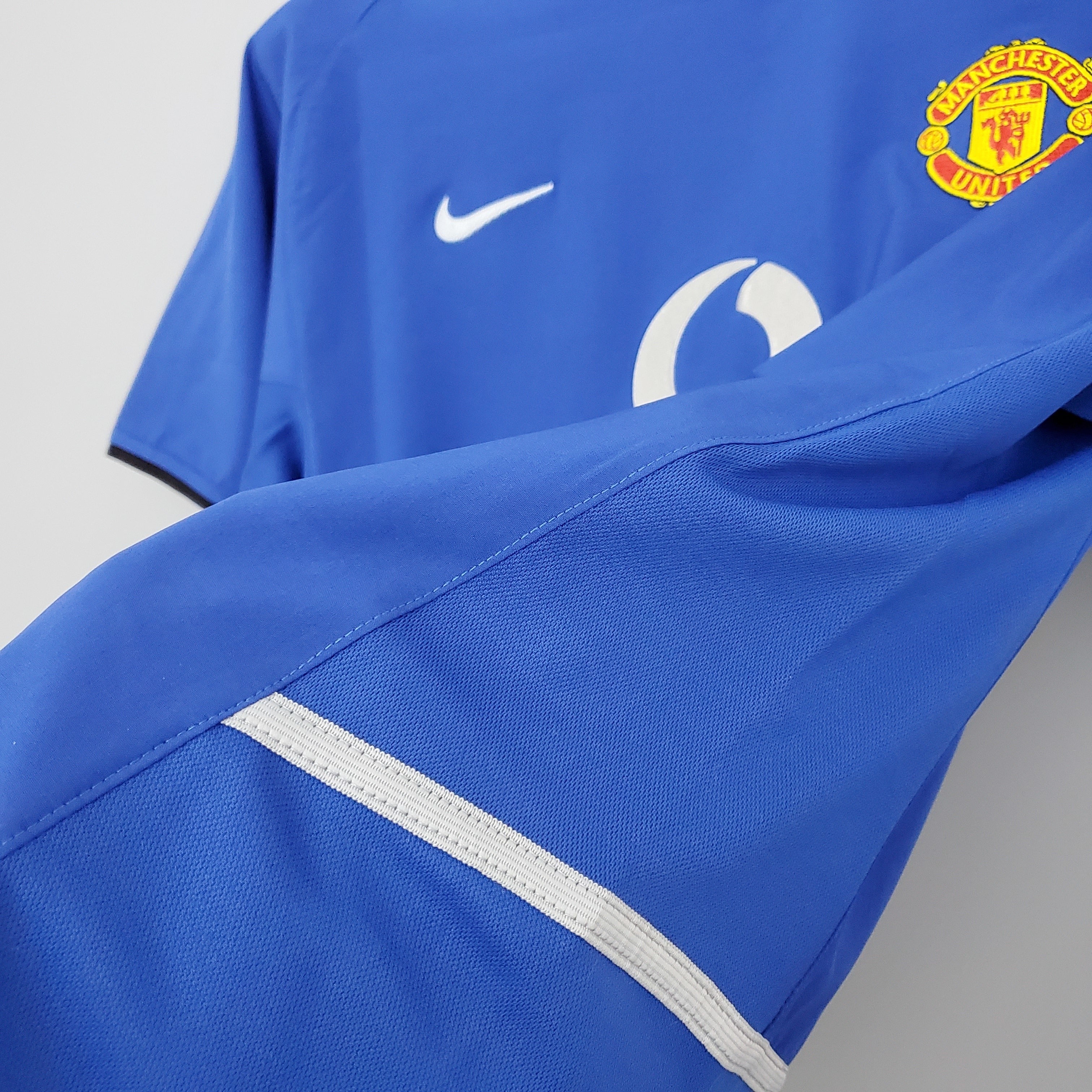 2000s Manchester United Retro Football Shirt | Blue White Home