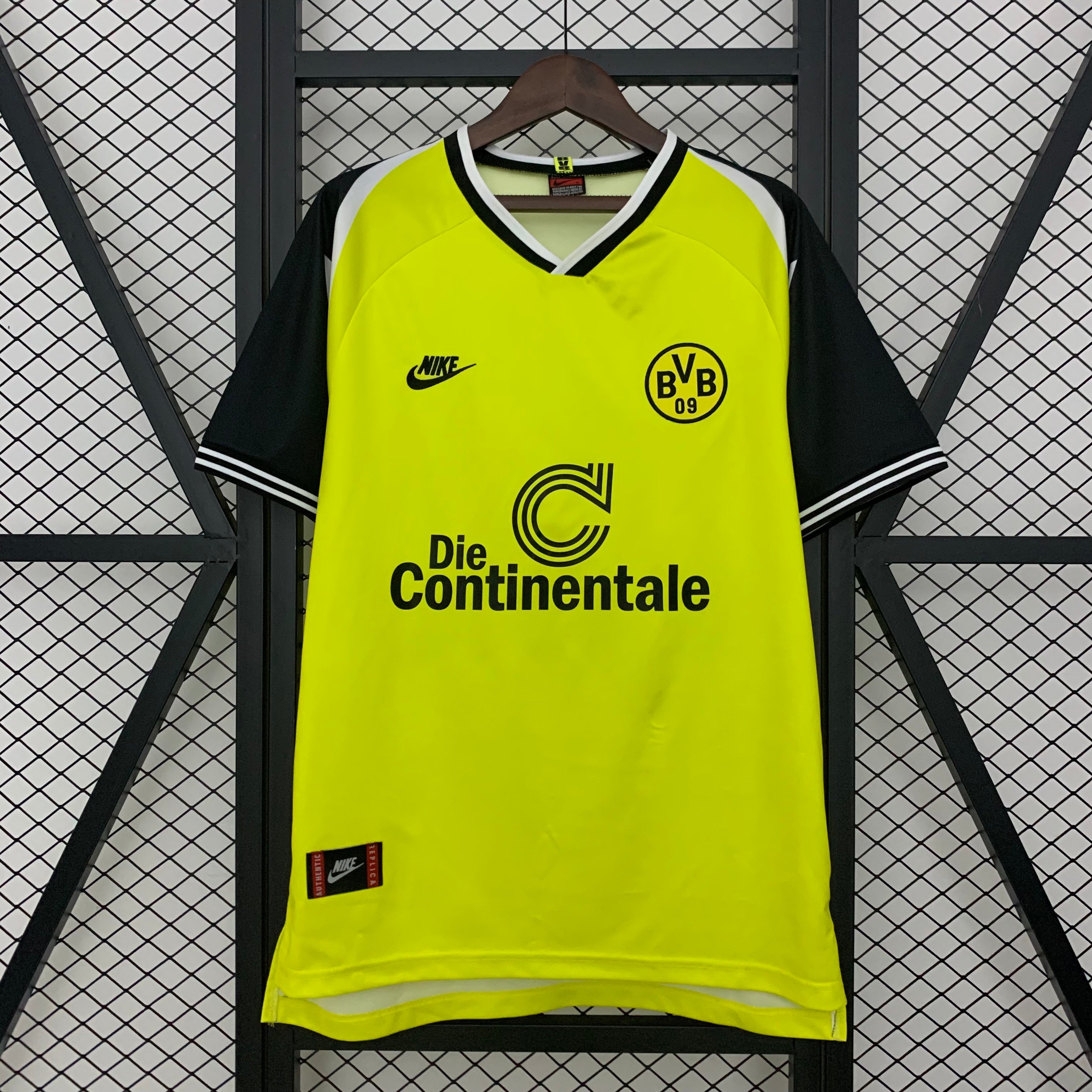1990s Borussia Dortmund Retro Football Shirt | Yellow Black Home