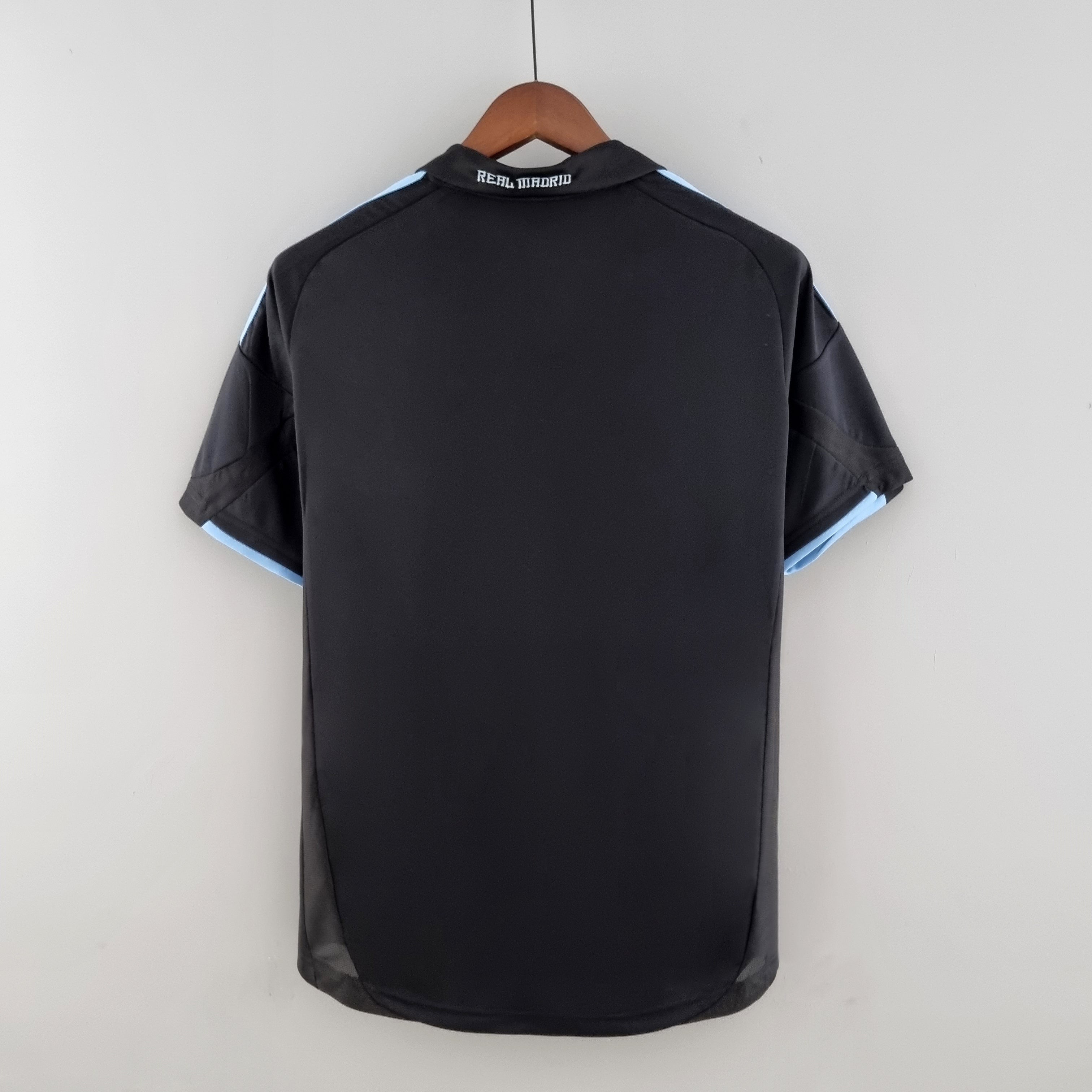 2000s Real Madrid Retro Football Shirt | Black Light Blue Home