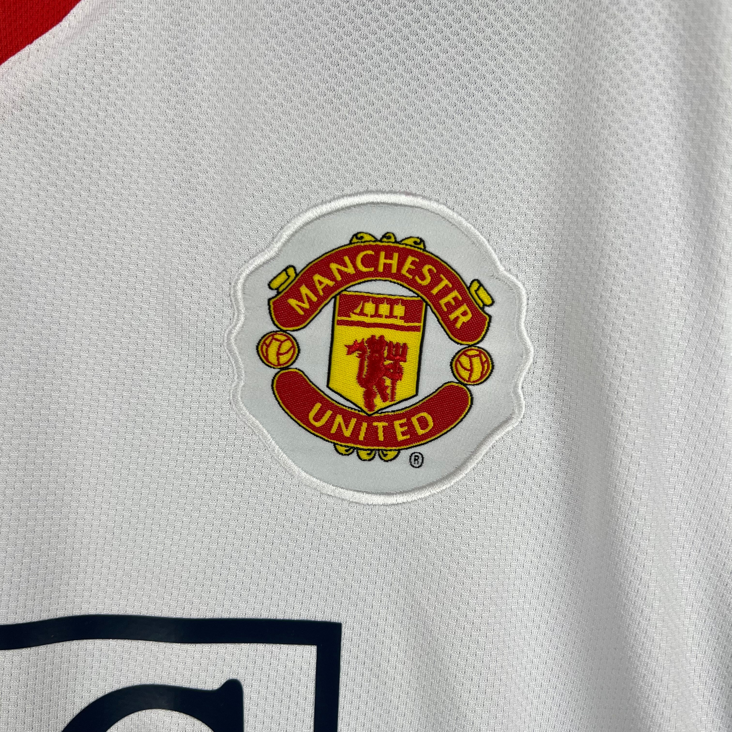 2000s Manchester United Retro Football Shirt | White Navy Home