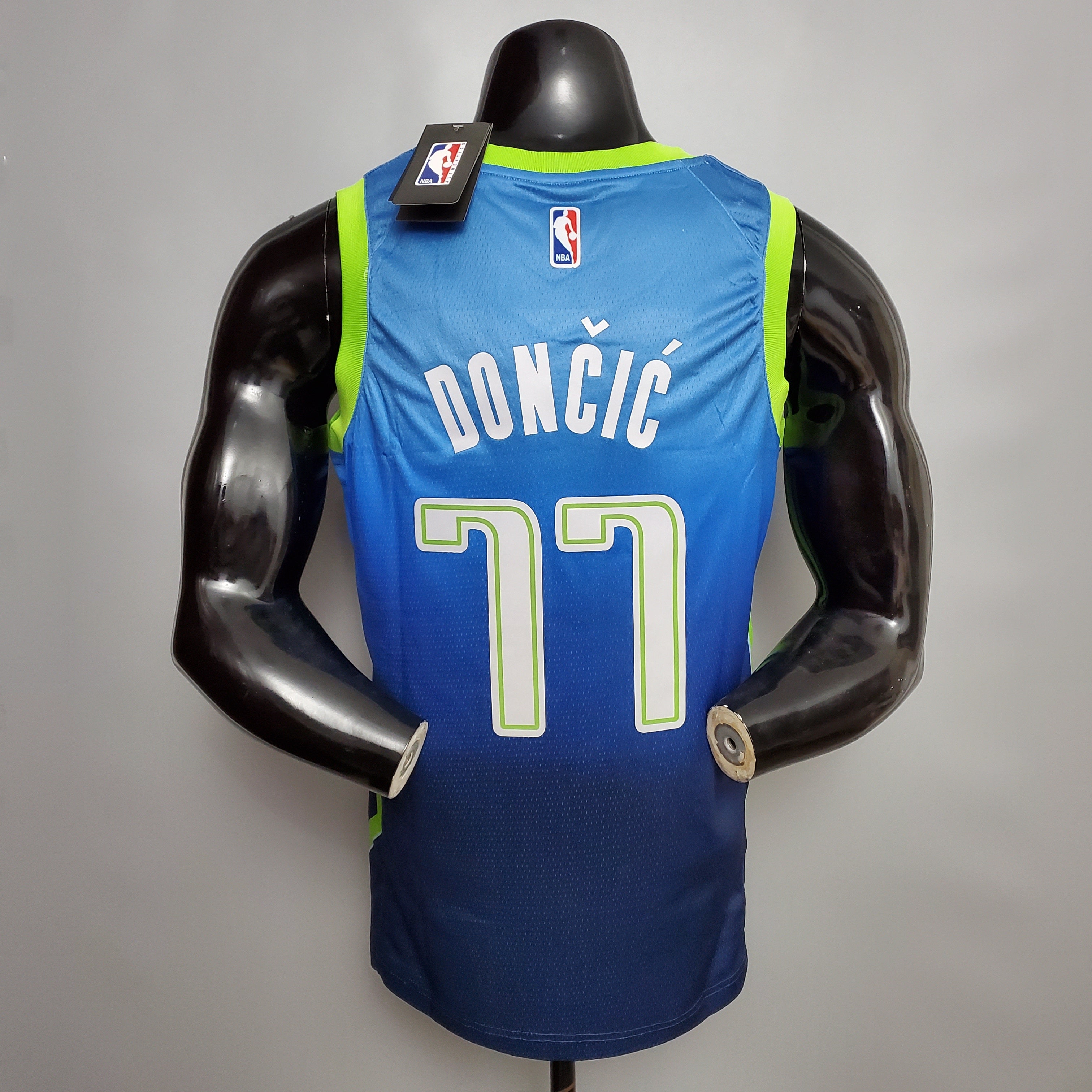 2023 Dallas Mavericks Dončić #77 Swingman Edition Jersey