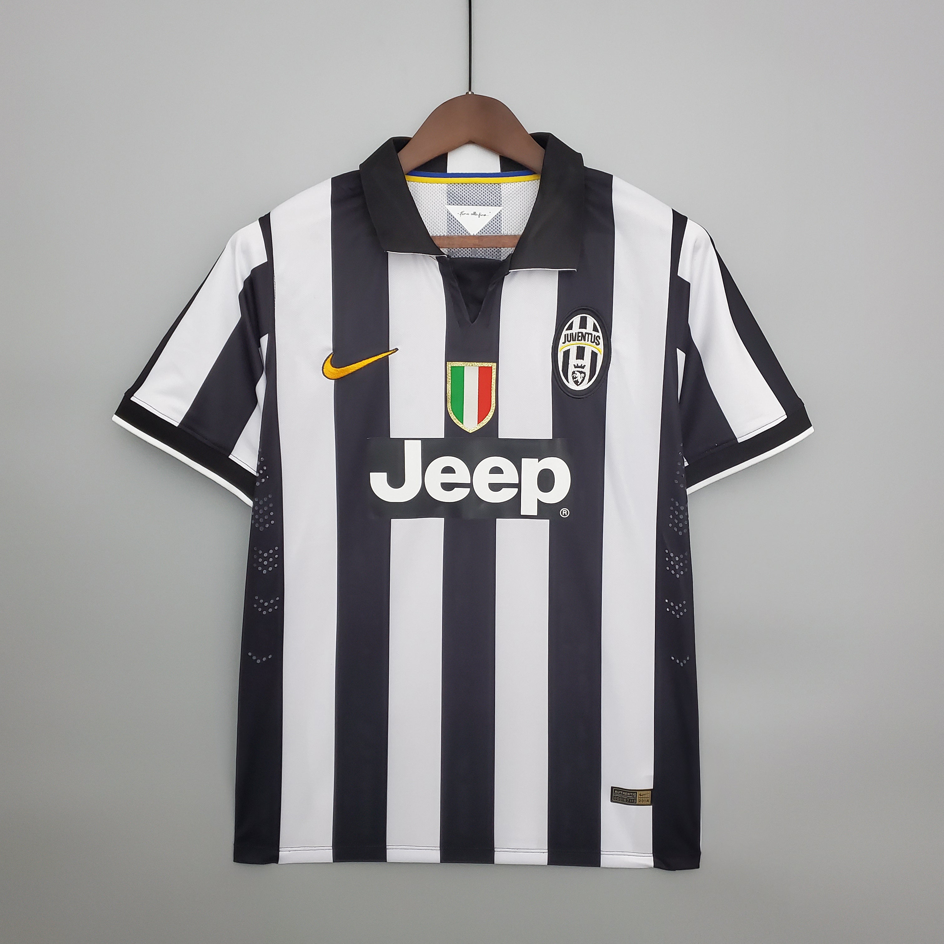 2010s Juventus Retro Football Shirt | Black White Home