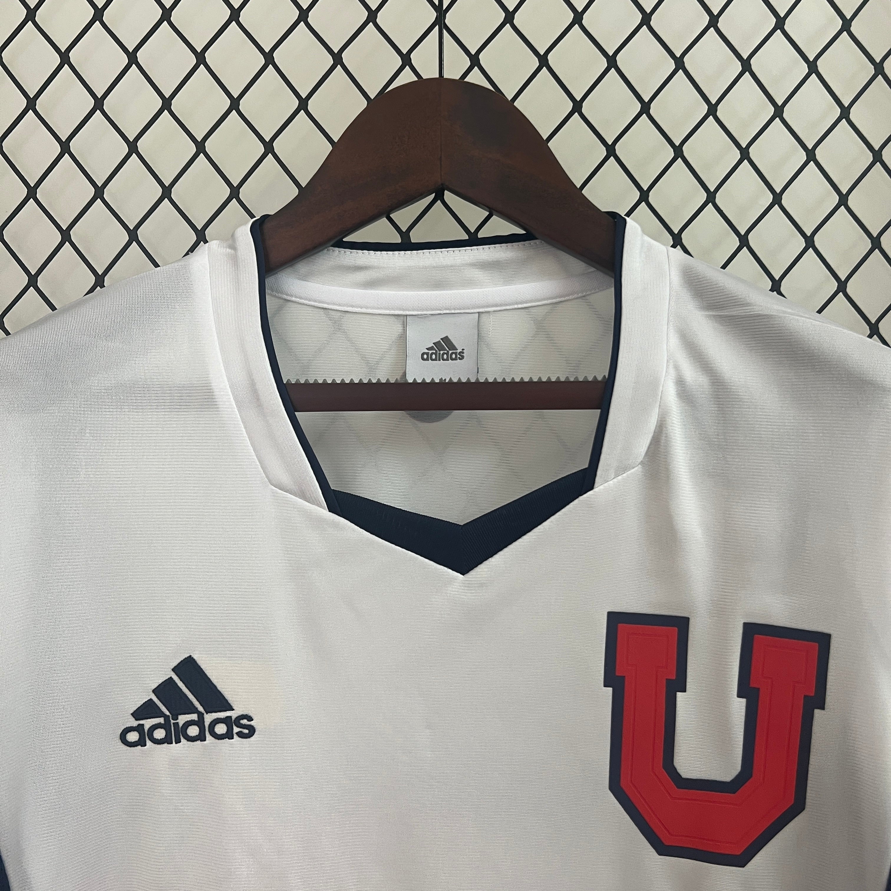 2000s Universidad De Chile Retro Football Shirt | White Navy Third
