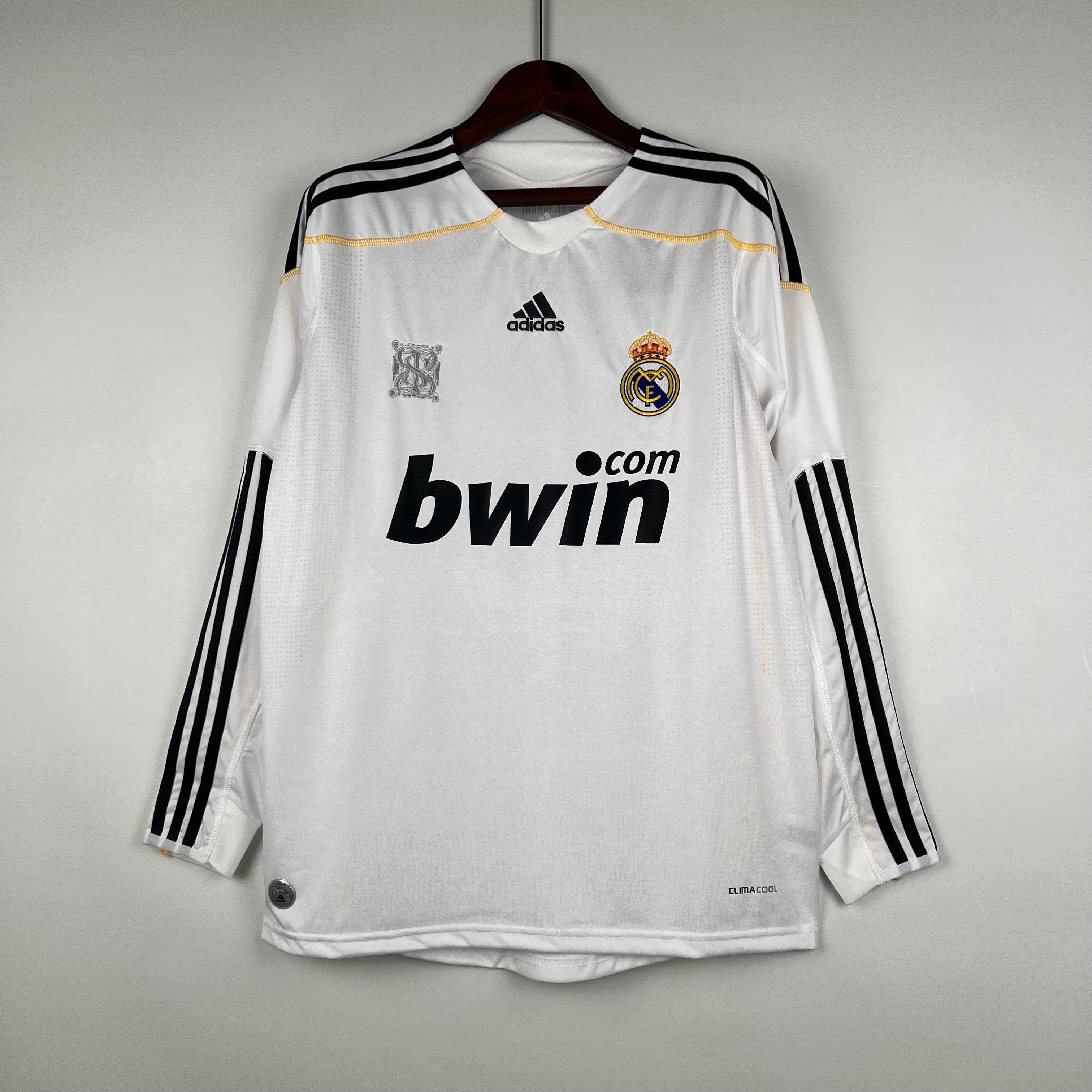 2000s Real Madrid Retro Football Shirt | White Black Home
