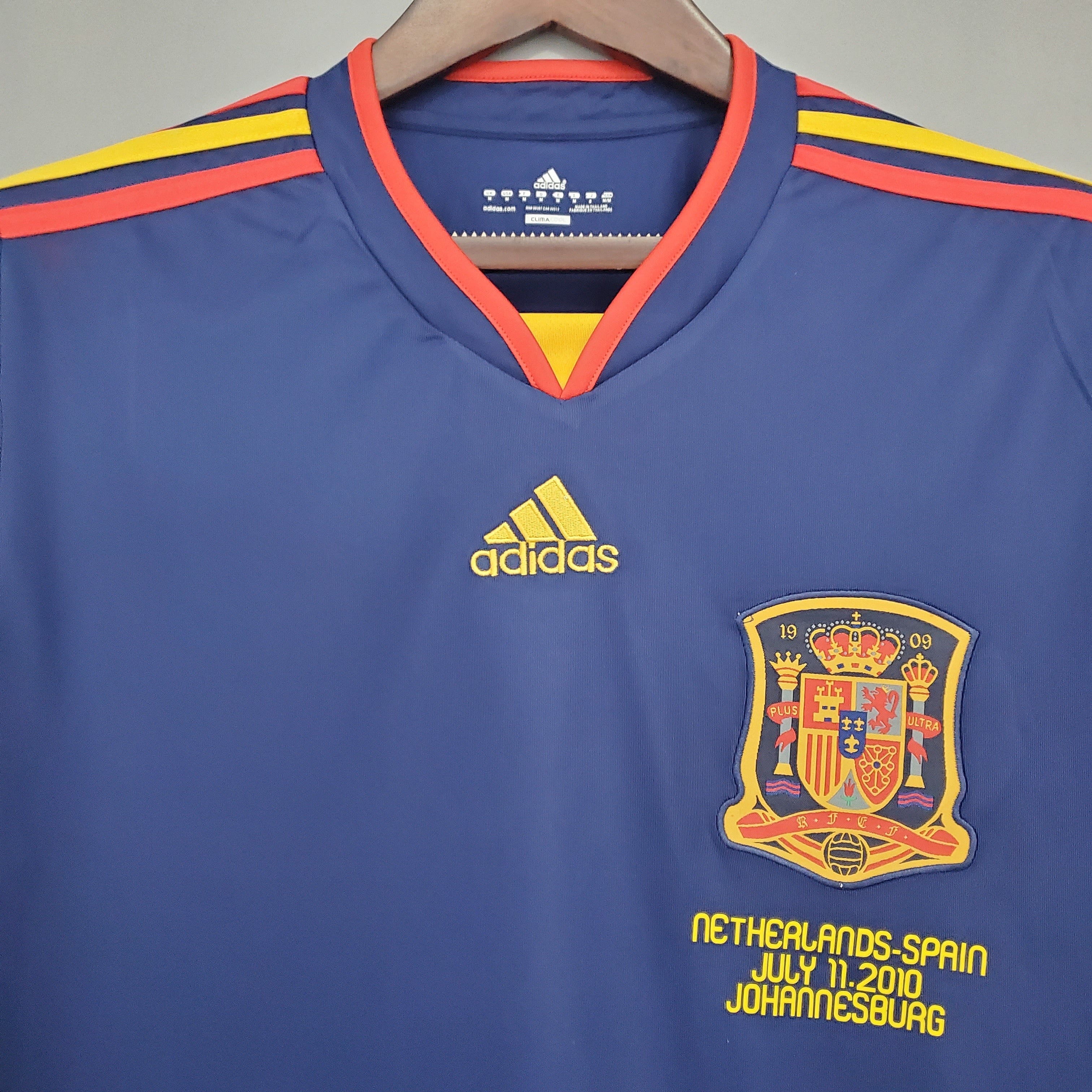 2000s Spain Retro Football Shirt | Blue Red Home