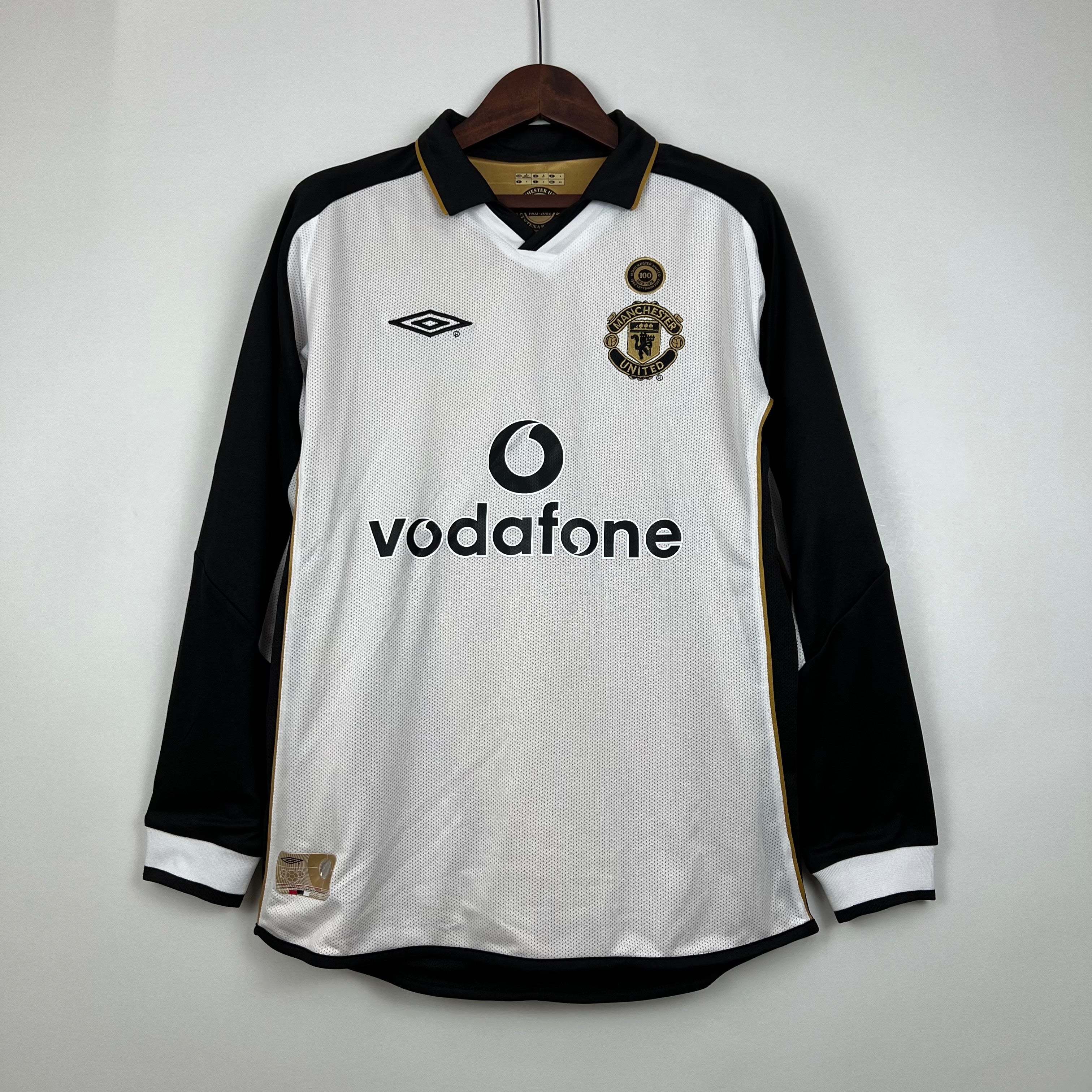 2000s Manchester United Retro Football Shirt | White Black Home