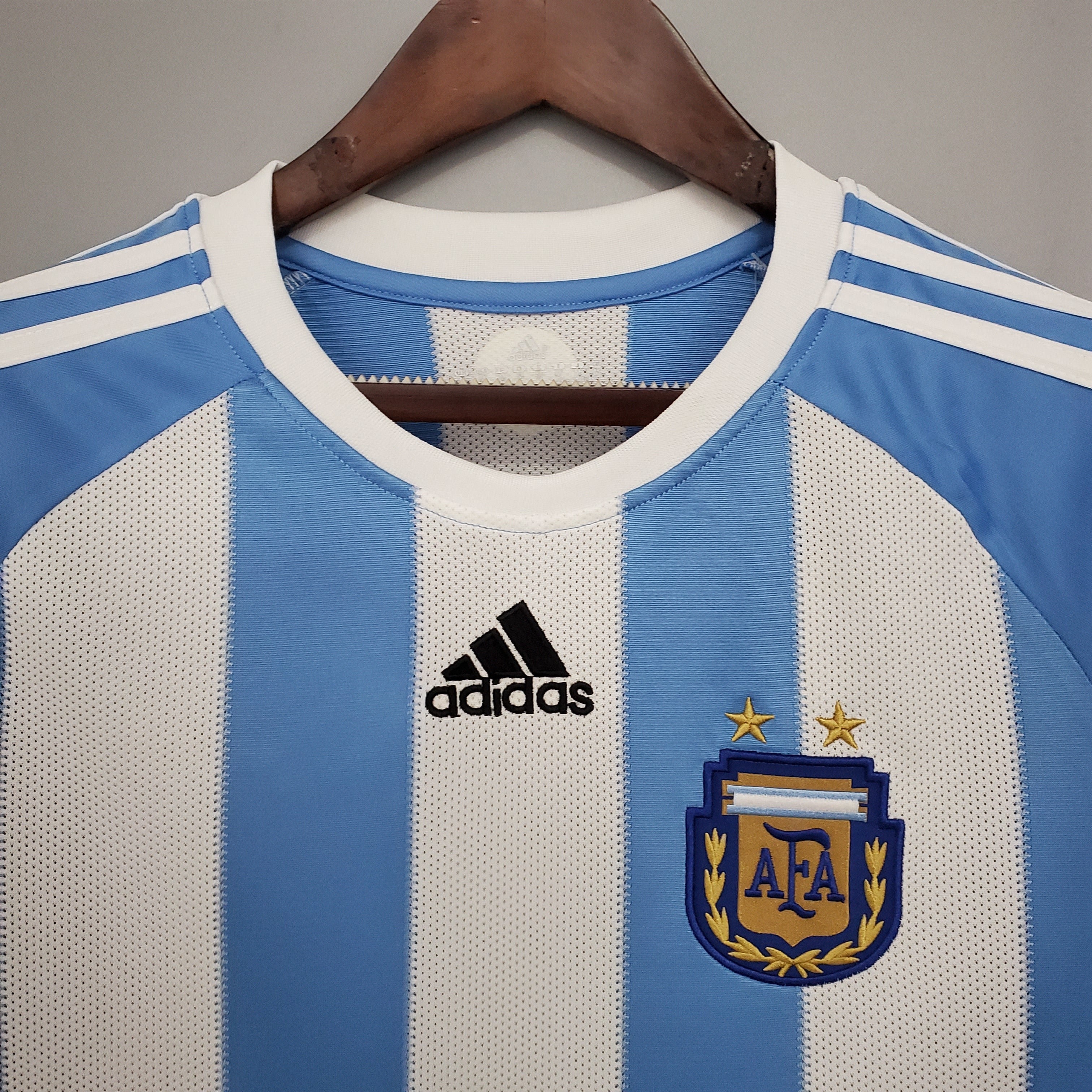 2000s Argentina Retro Football Shirt | Sky Blue White Home