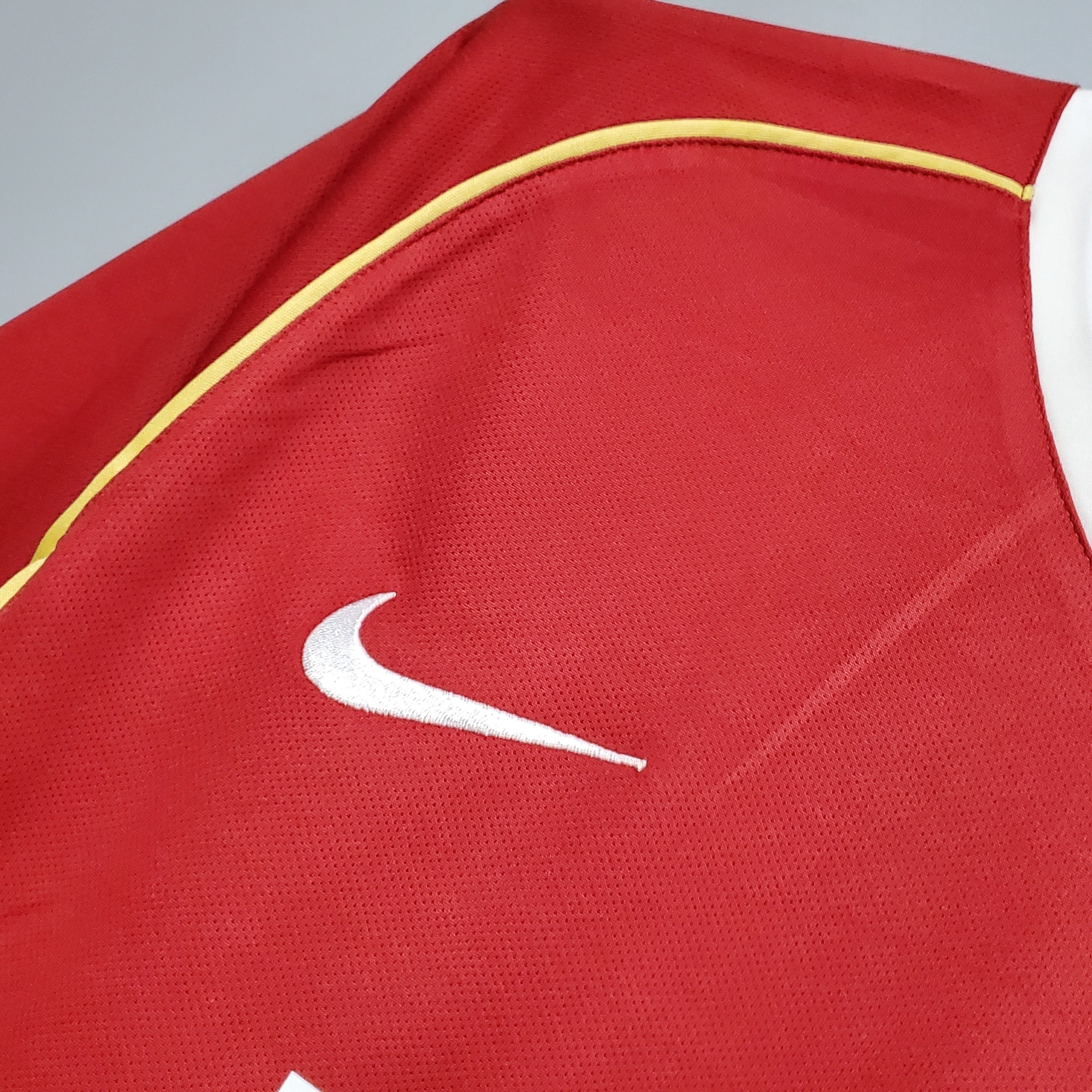 2000s Manchester United Retro Football Shirt | Red White Home