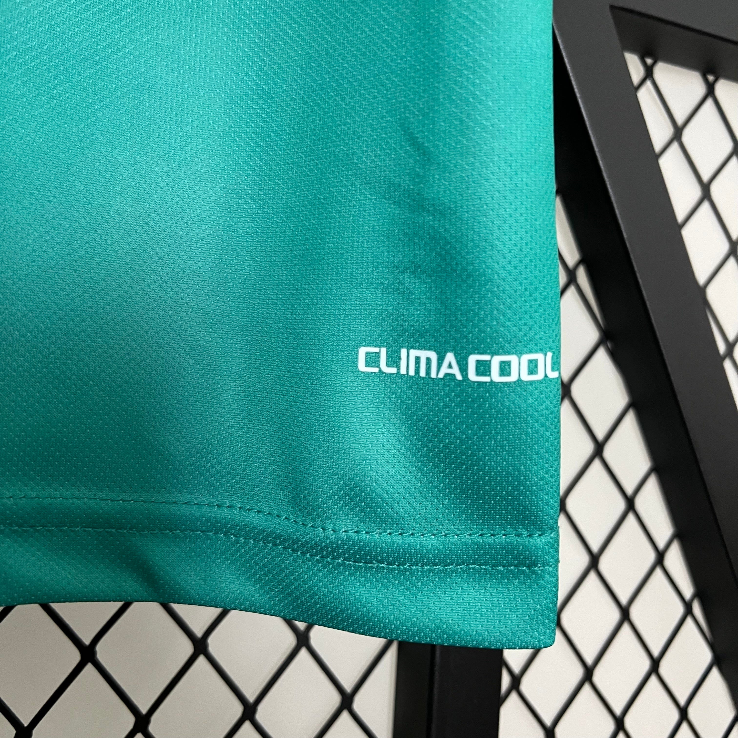 2000s Spain Retro Football Shirt | Teal Navy Home