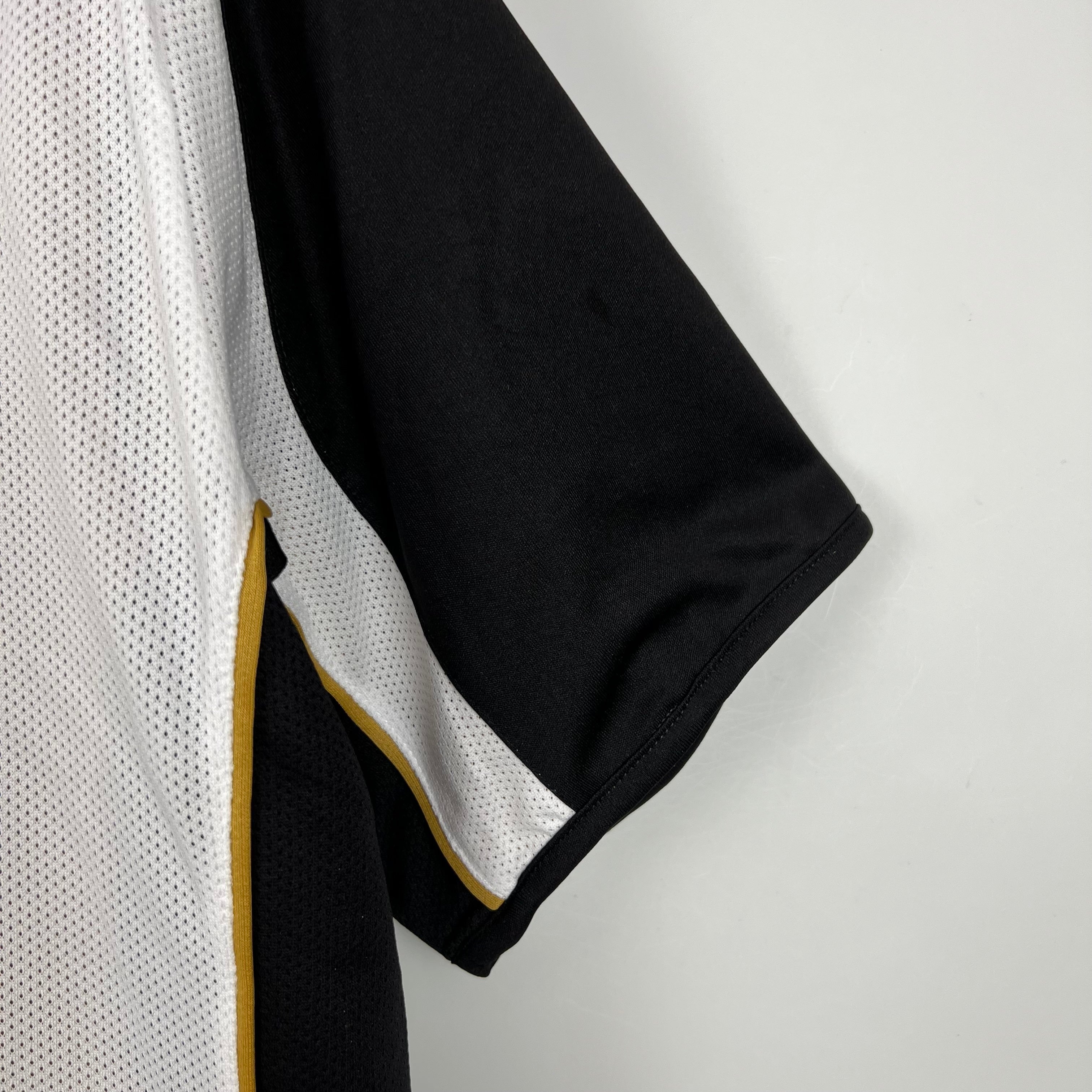 1990s Manchester United Retro Football Shirt | White Gold Home