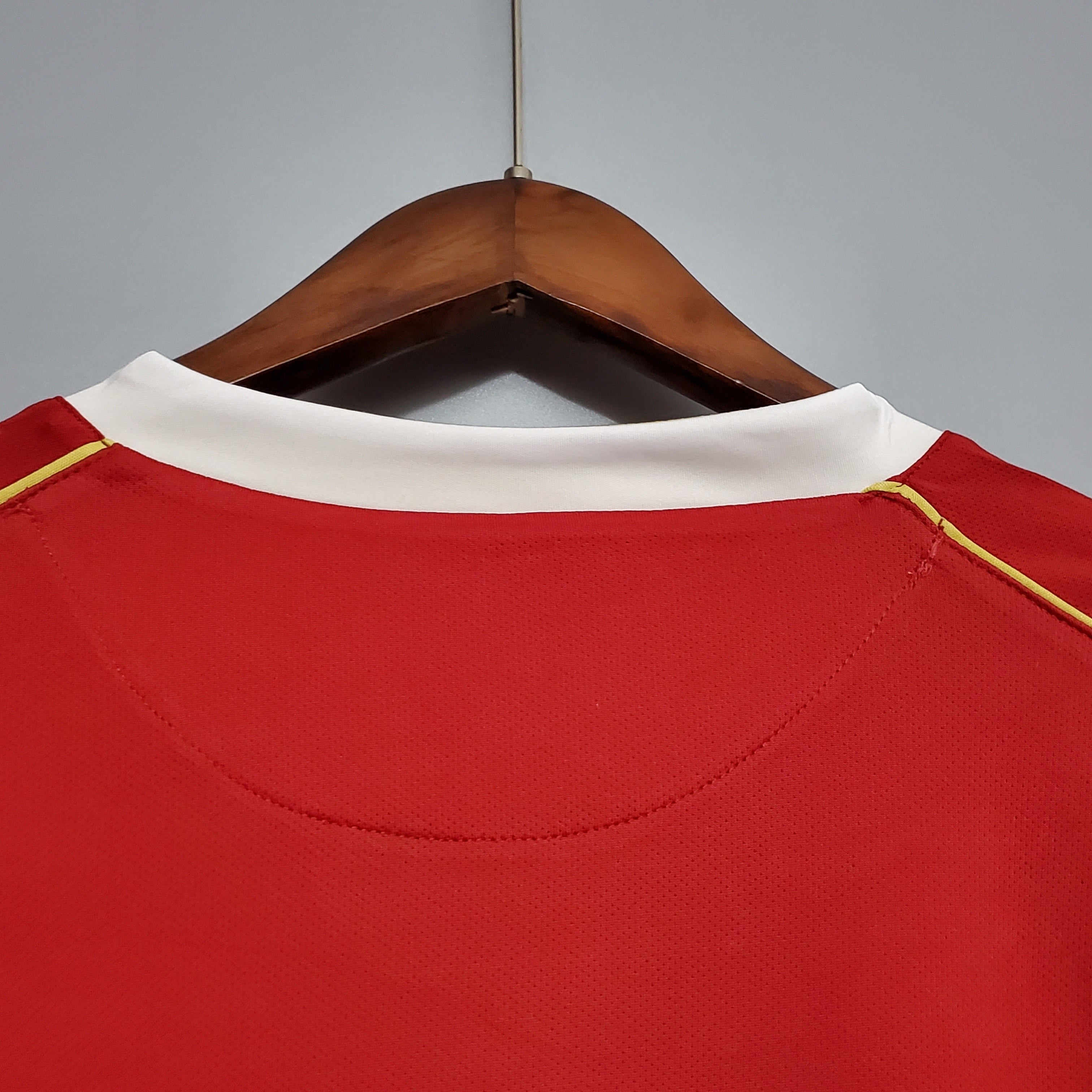 2000s Manchester United Retro Football Shirt | Red White Home