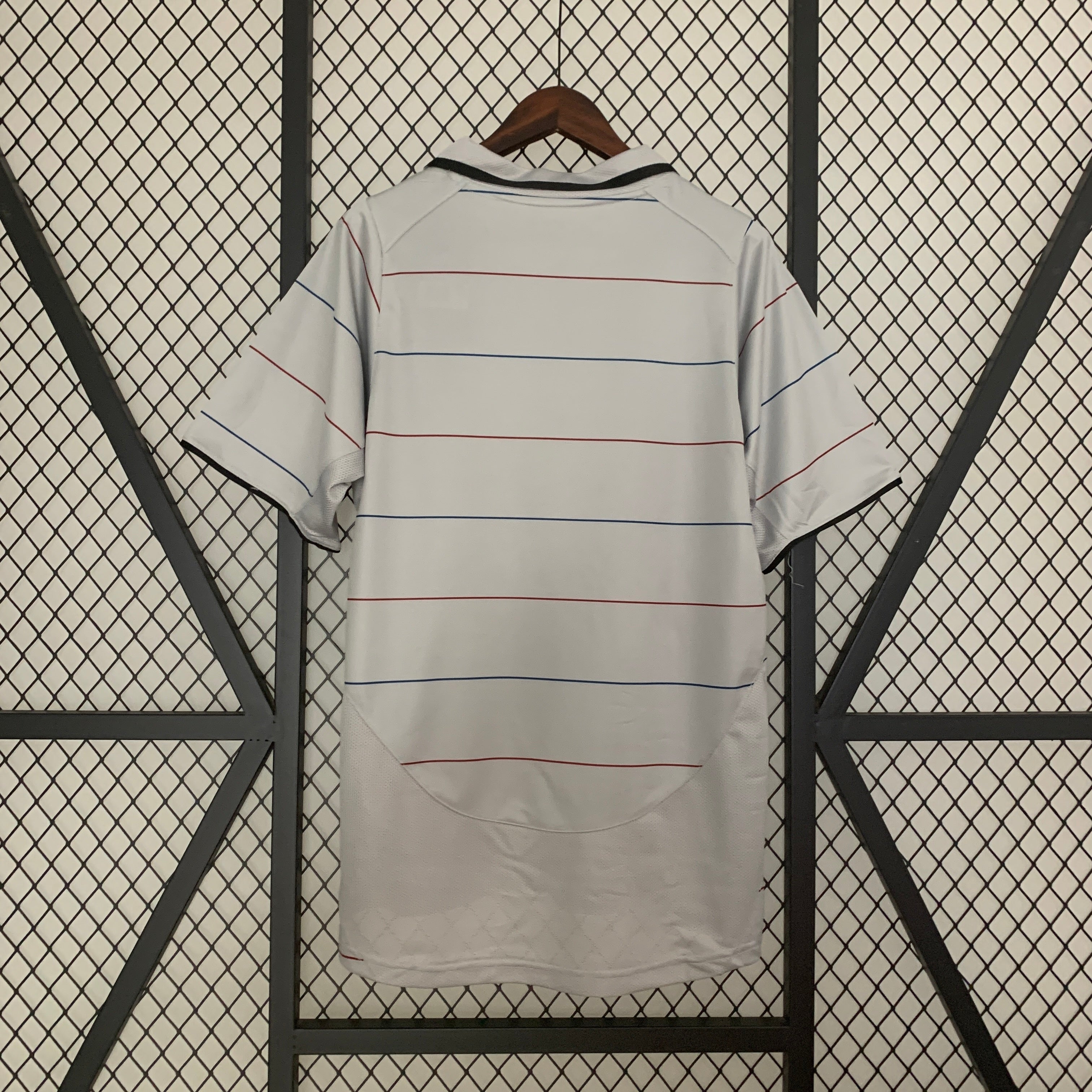 2000s Barcelona Retro Football Shirt | White Black Away