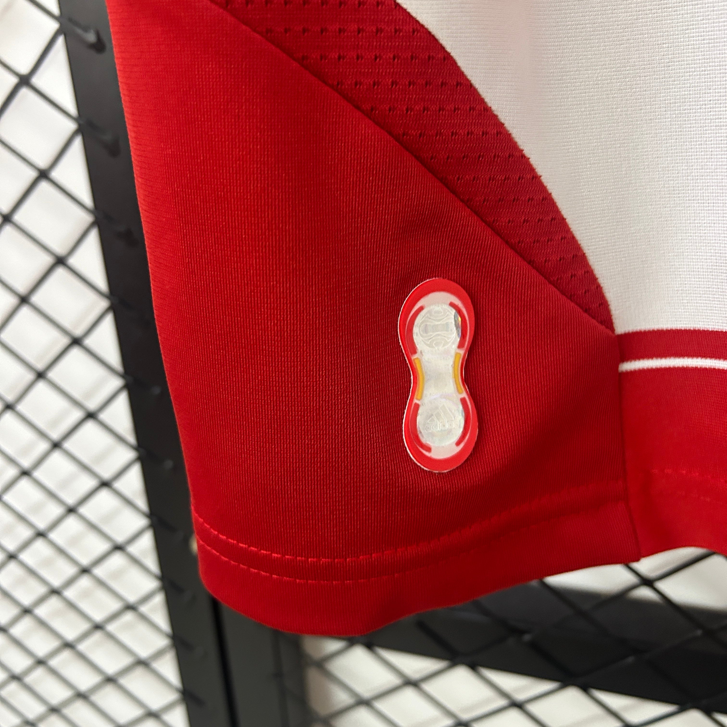 2000s Bayern Munchen Retro Football Shirt | Red White Home