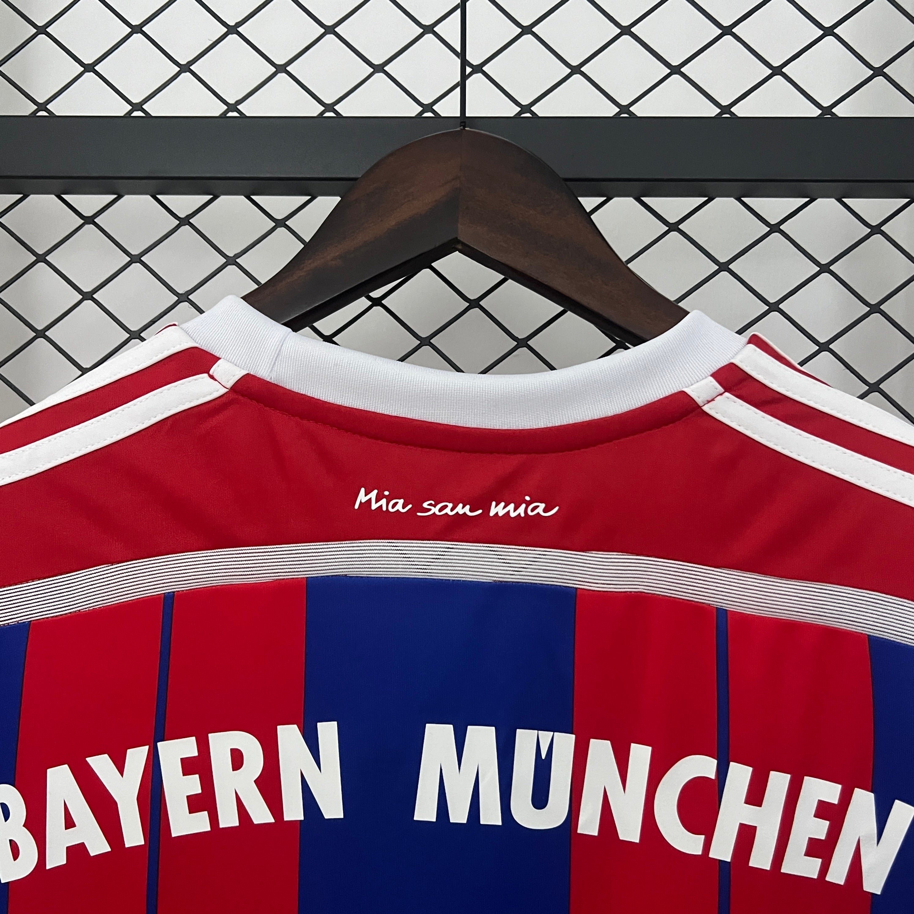 2000s Bayern Munich Retro Football Shirt | Red Blue Home