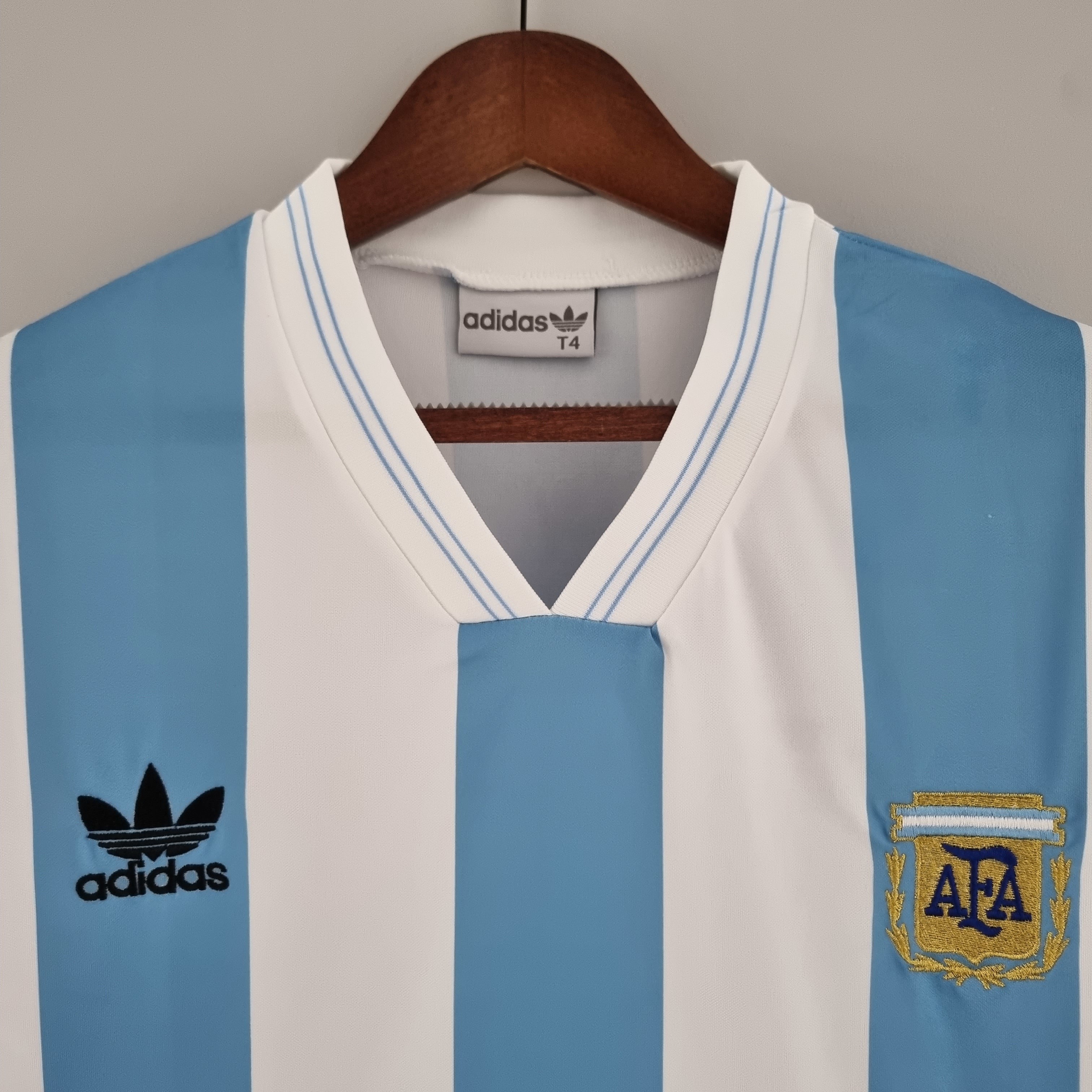 1980s Argentina Retro Football Shirt | Sky Blue White Home
