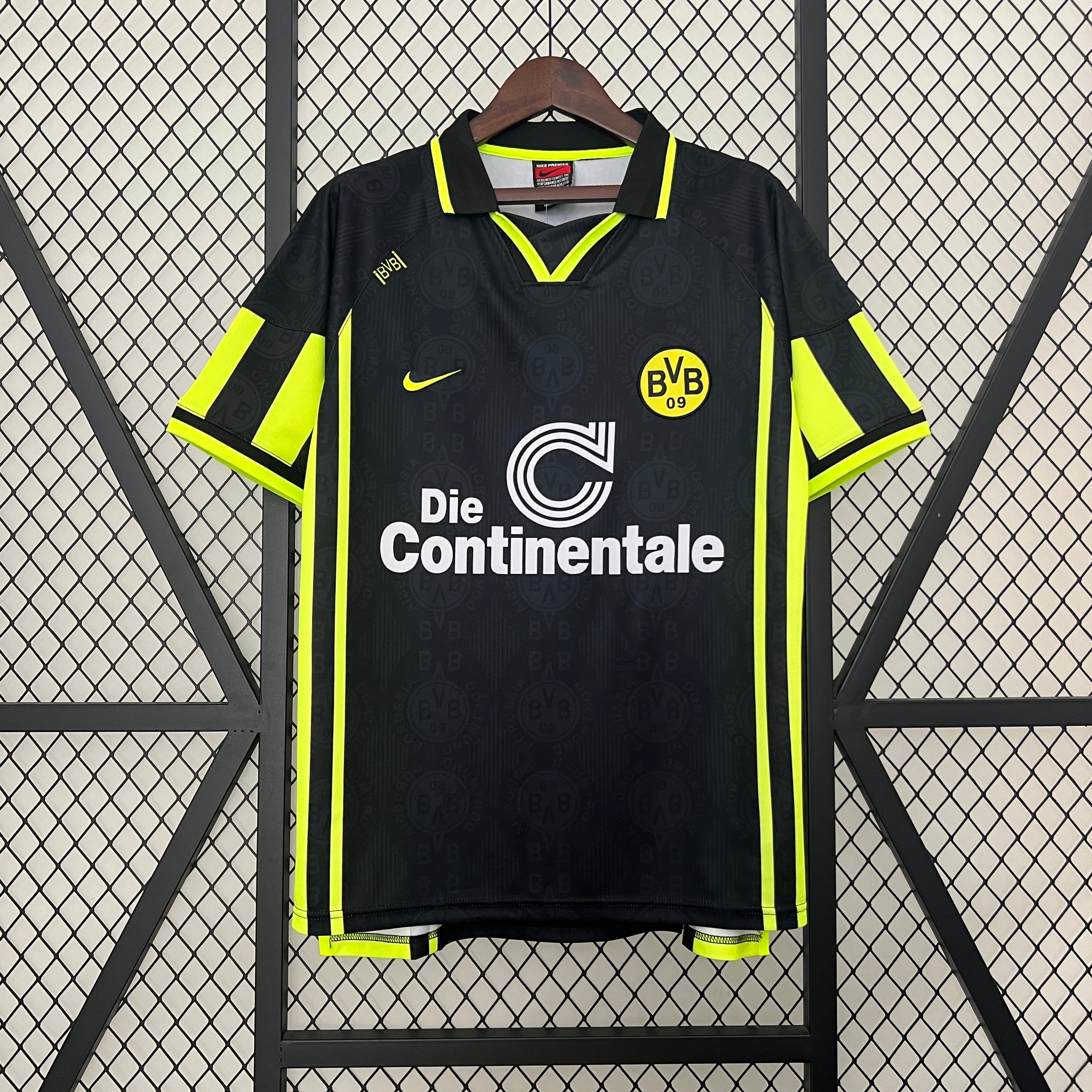 1990s Borussia Dortmund Retro Football Shirt | Black Yellow Home