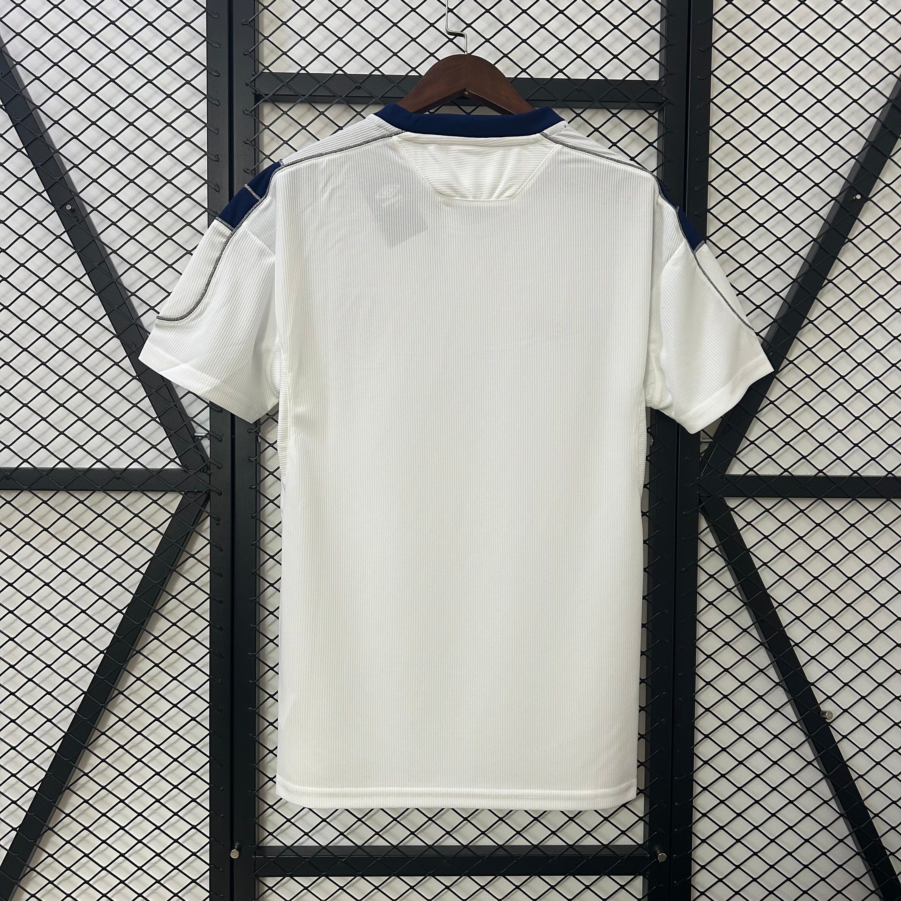 2000s Manchester United Retro Football Shirt | White Navy Home