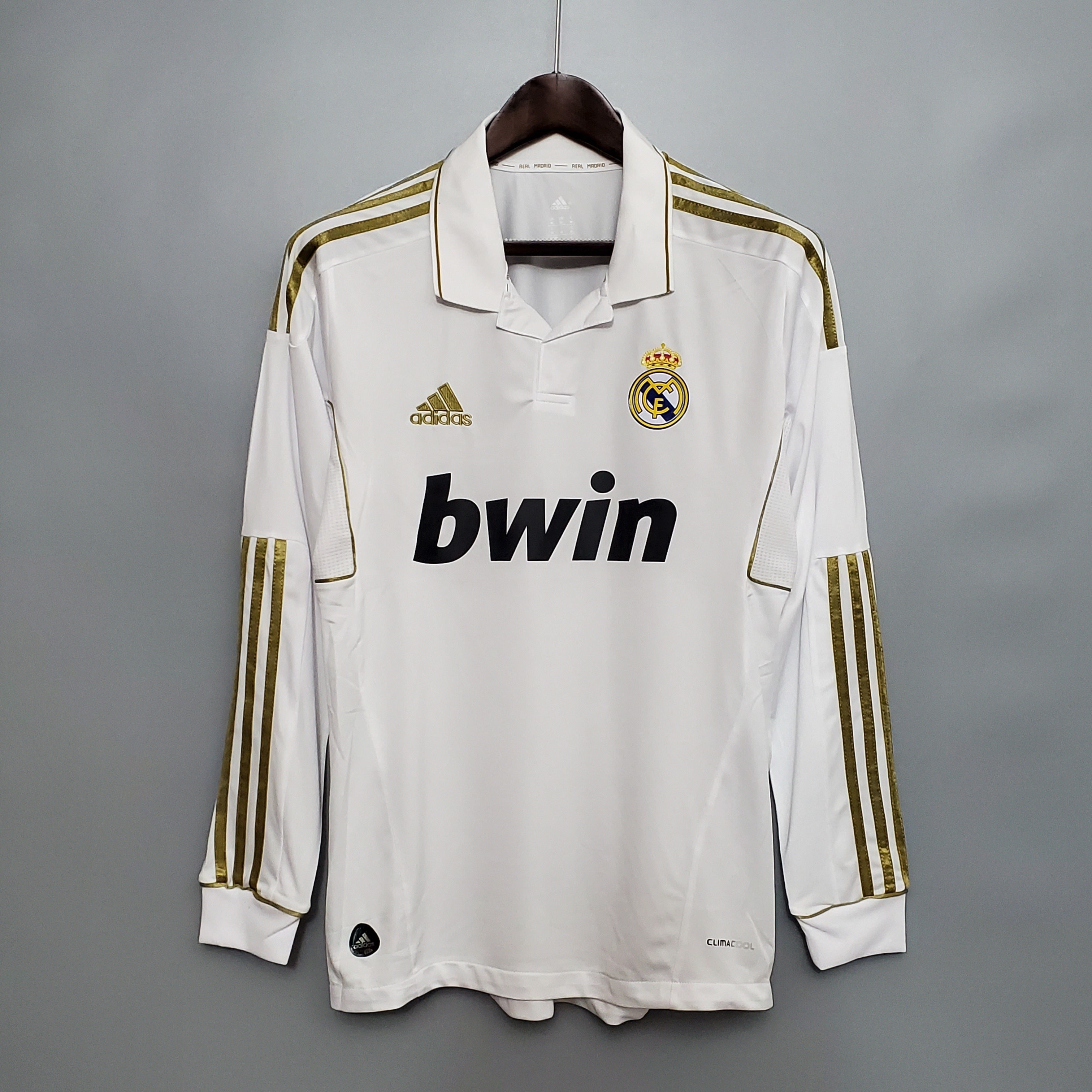 2000s Real Madrid Retro Football Shirt | White Gold Home