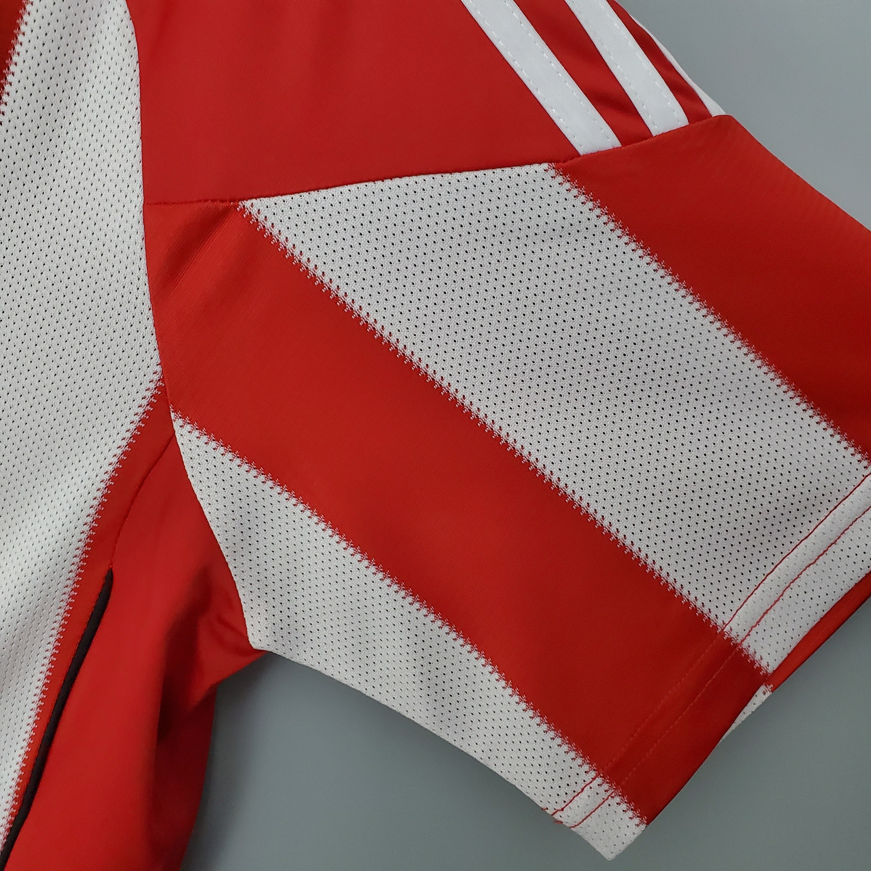 2000s Bayern Munich Retro Football Shirt | Red White Home