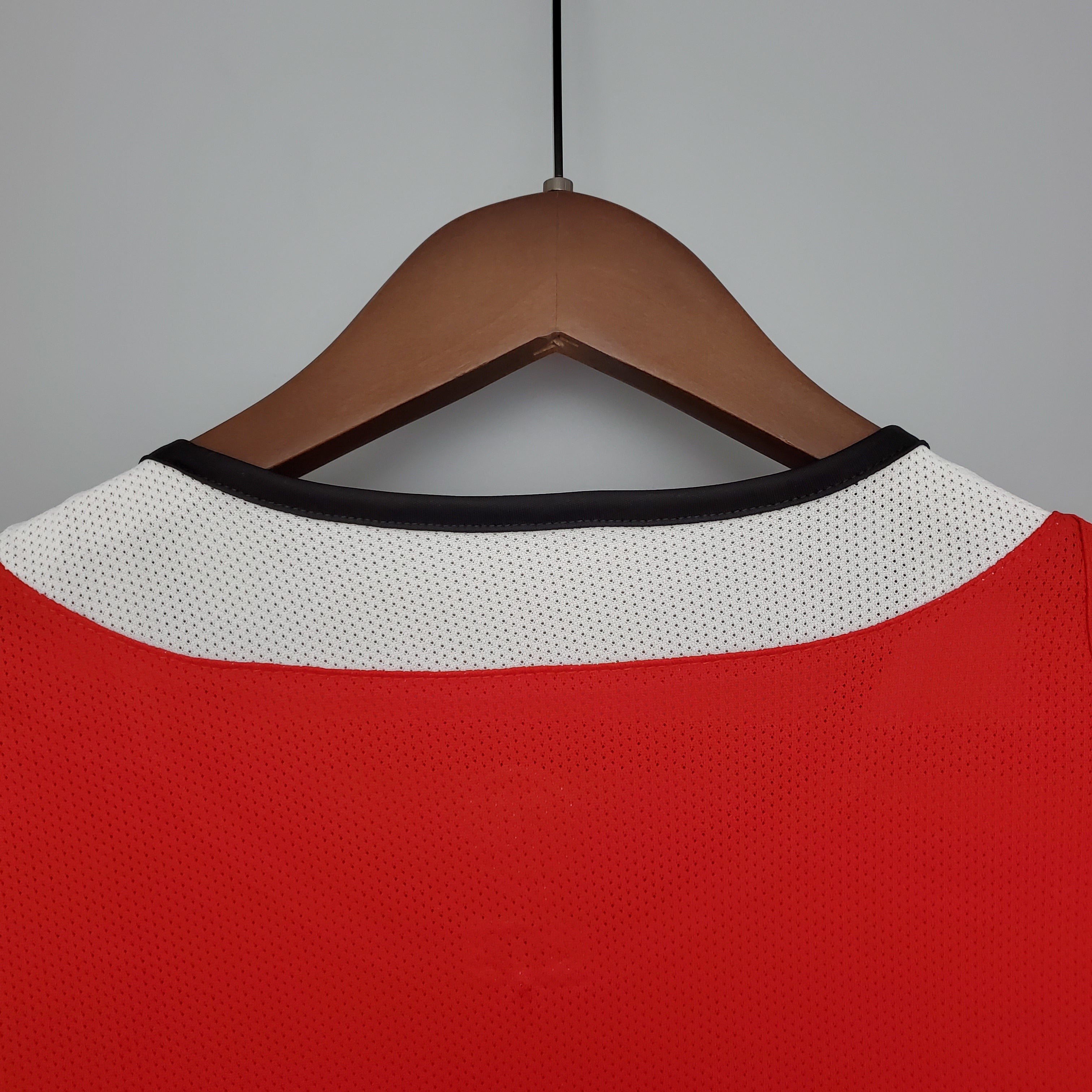 2000s Manchester United Retro Football Shirt | Red White Home