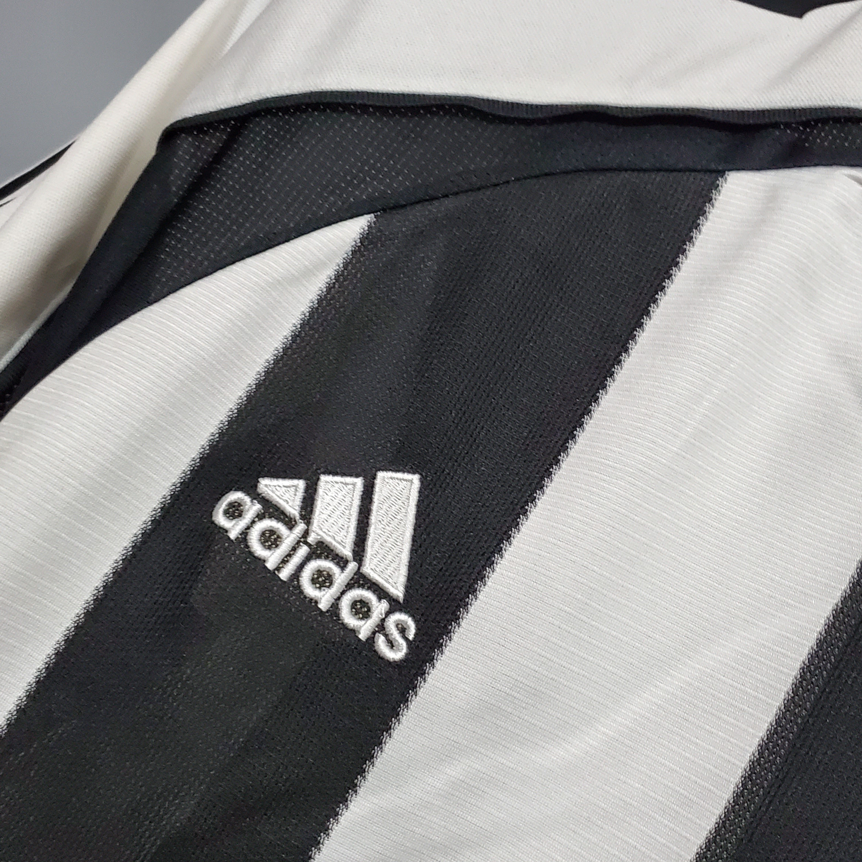 2000s Newcastle United Retro Football Shirt | Black White Home