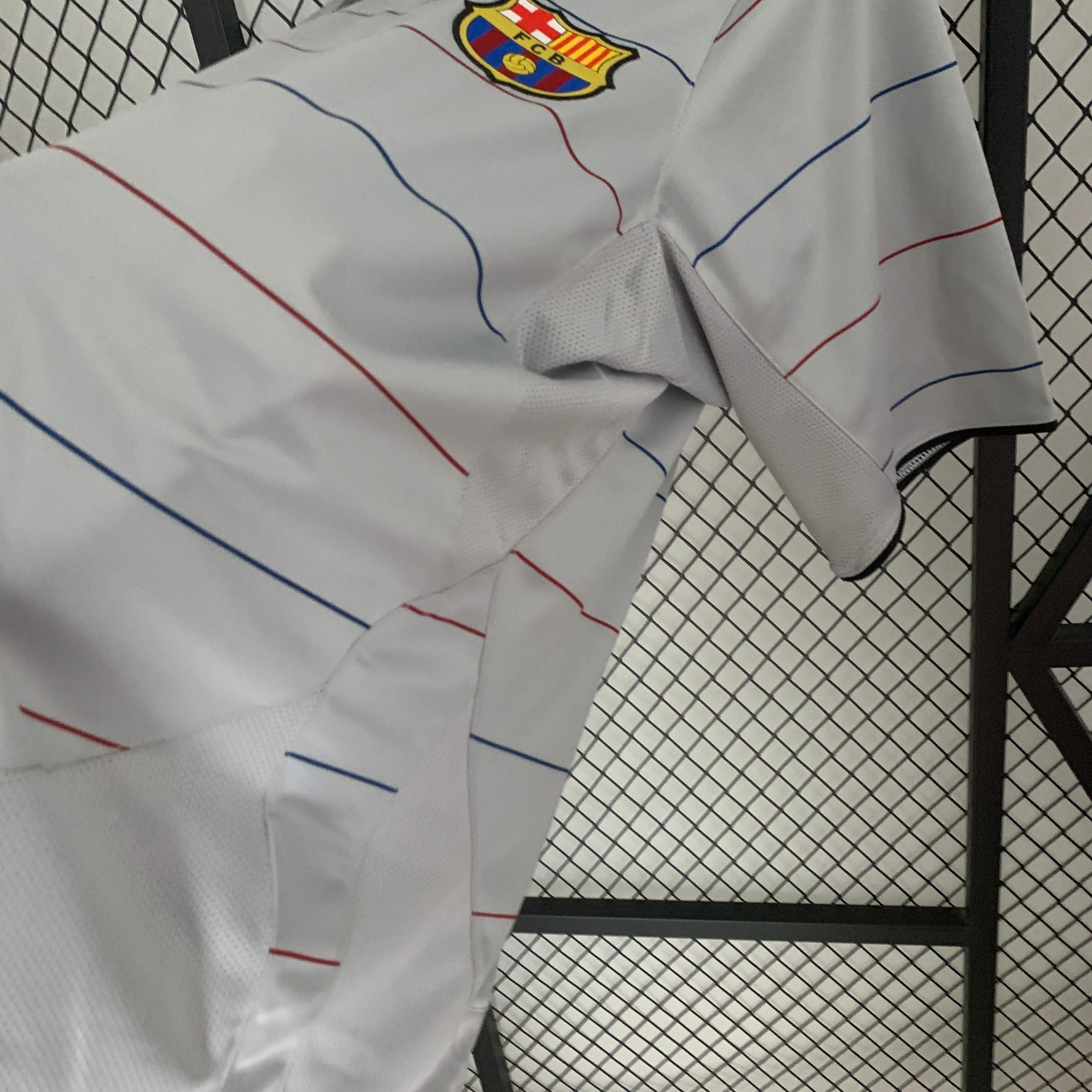 2000s Barcelona Retro Football Shirt | White Black Away