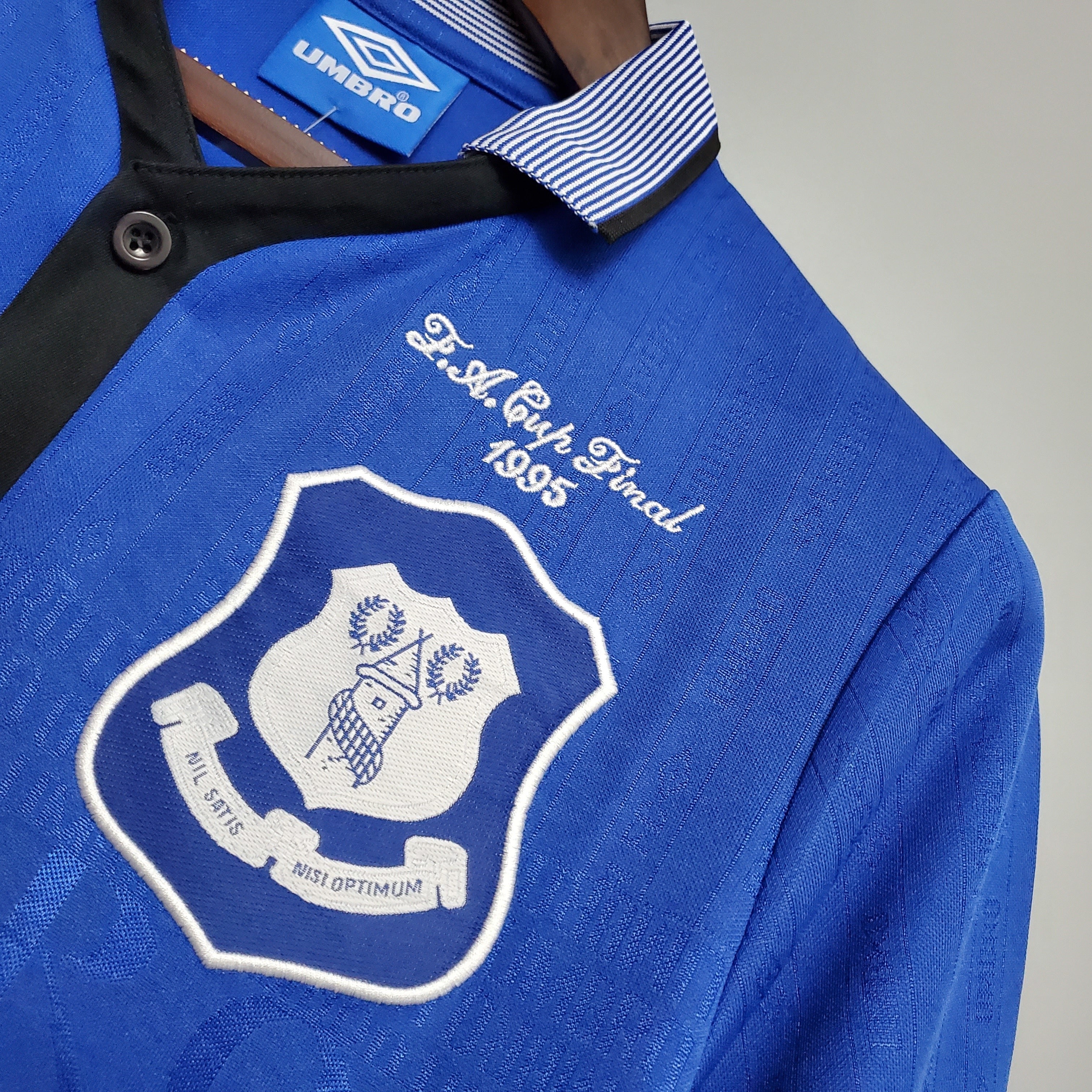 1990s Everton Retro Football Shirt | Blue Black Home