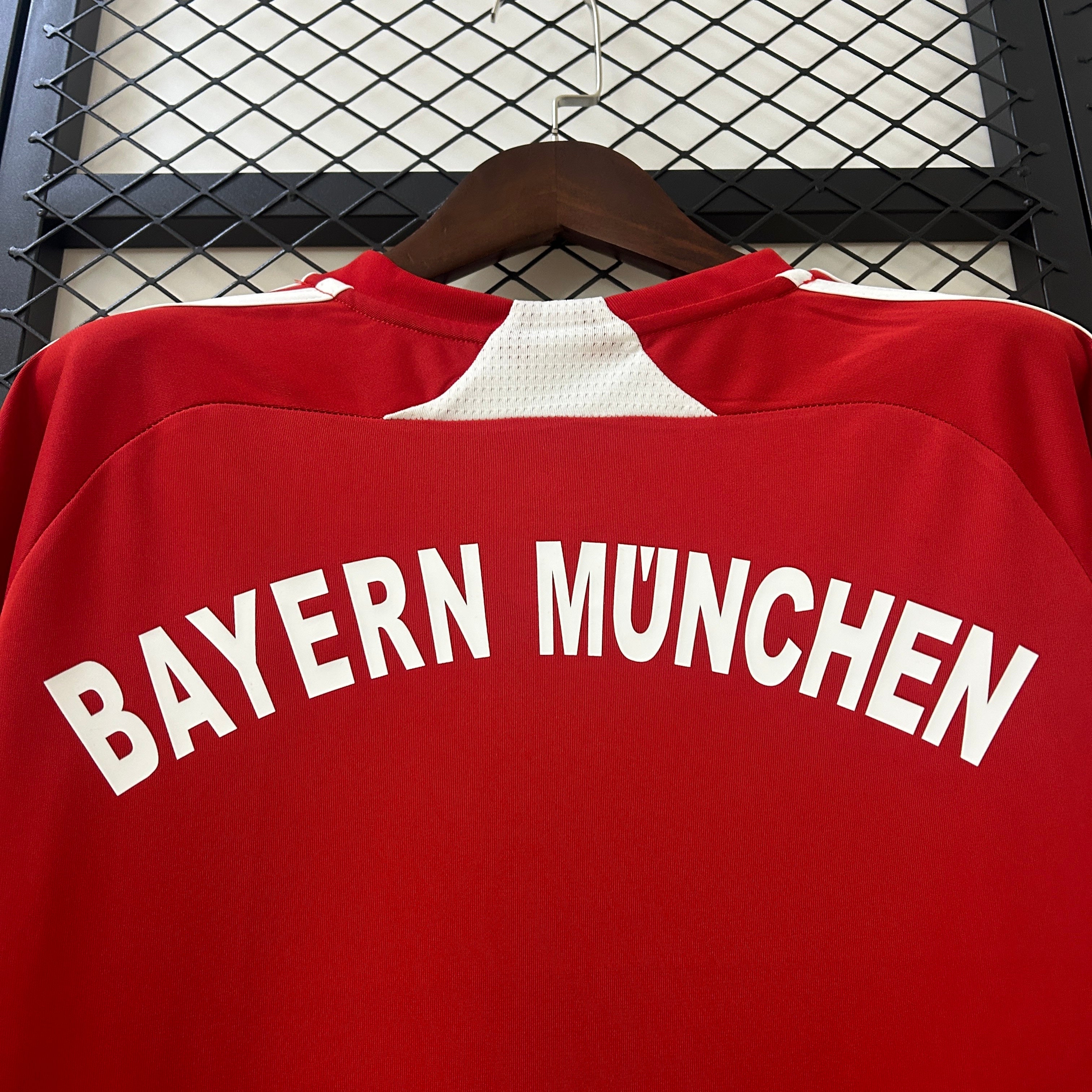 2000s Bayern Munchen Retro Football Shirt | Red White Home