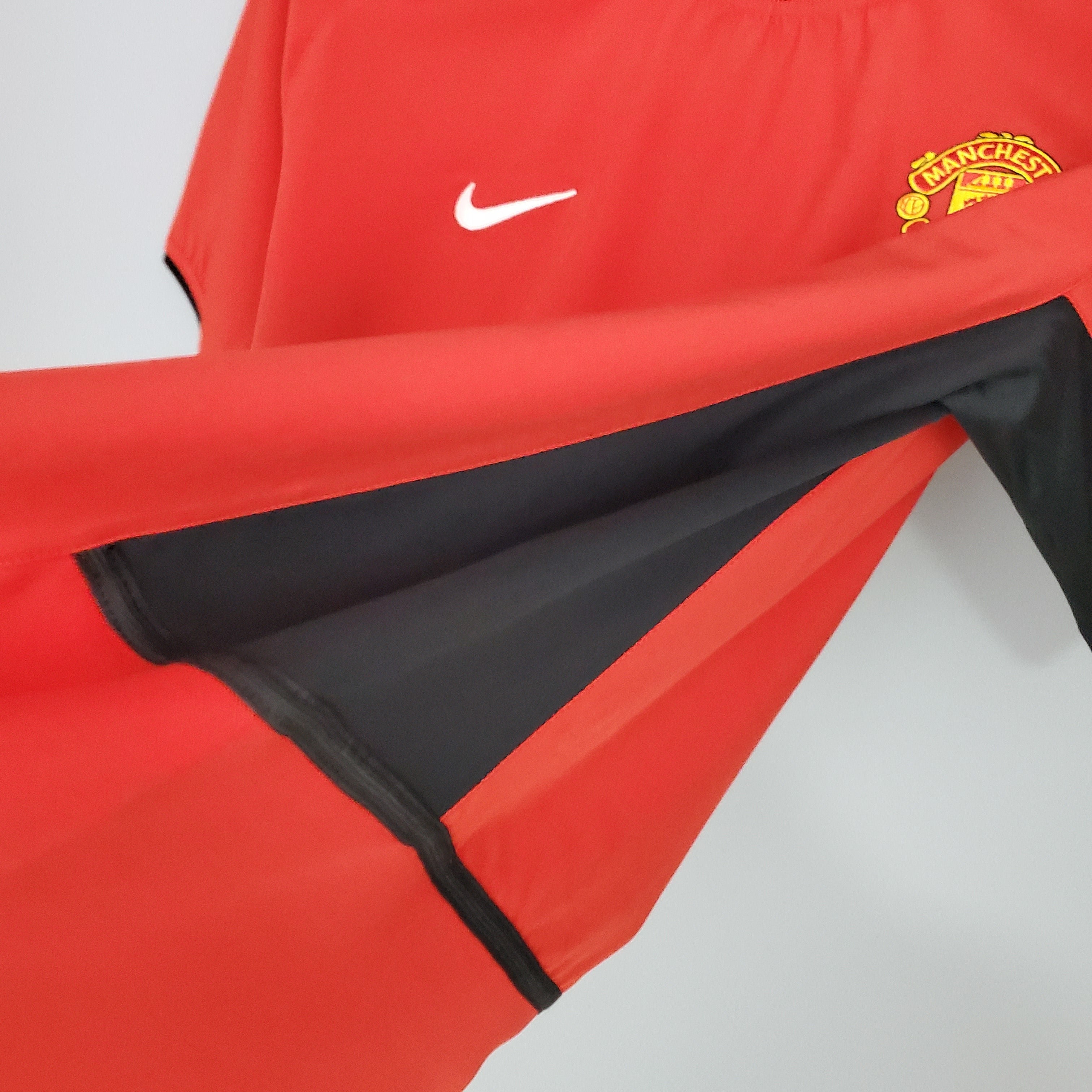 2000s Manchester United Retro Football Shirt | Red Black Home