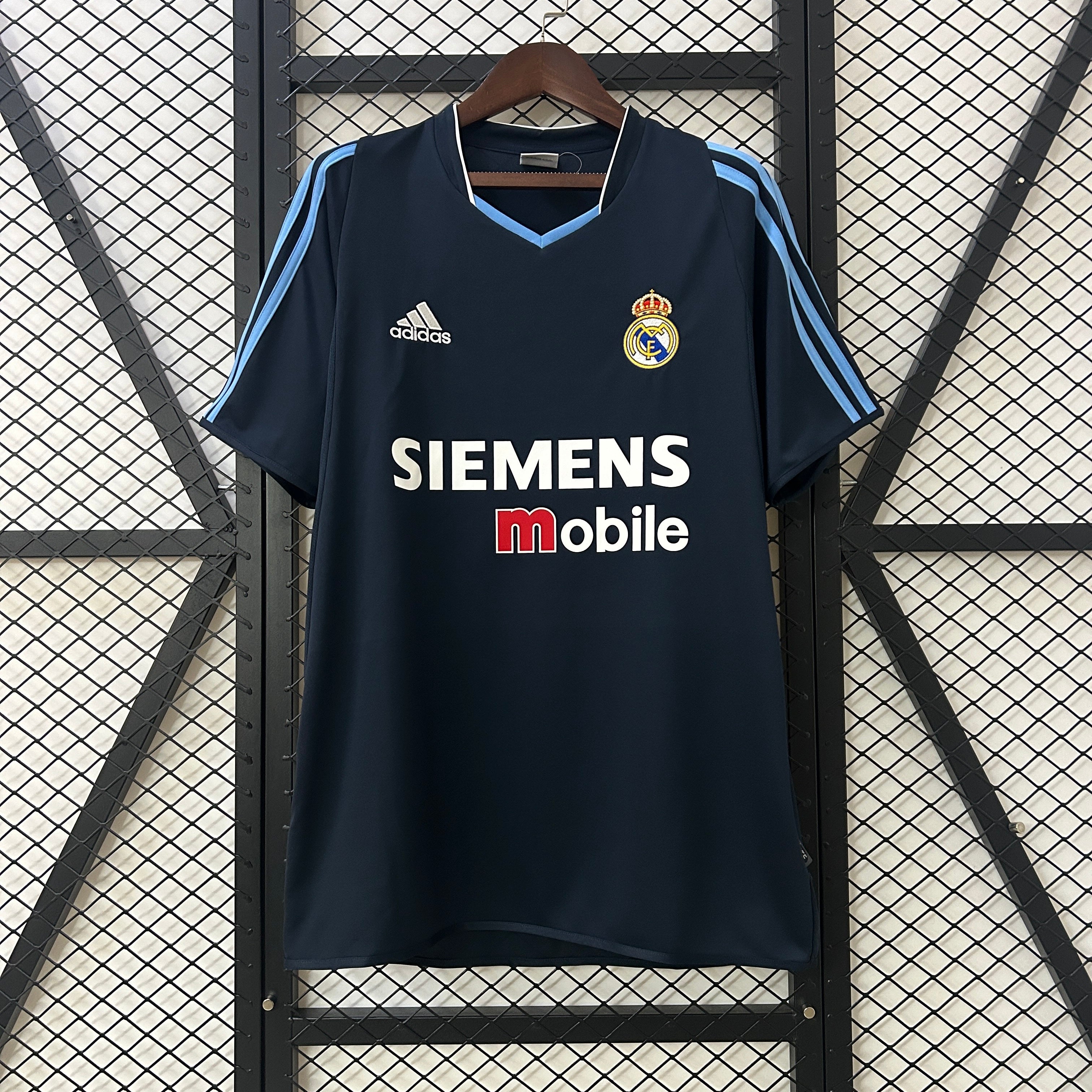 2000s Real Madrid Retro Football Shirt | Navy Sky Blue Home