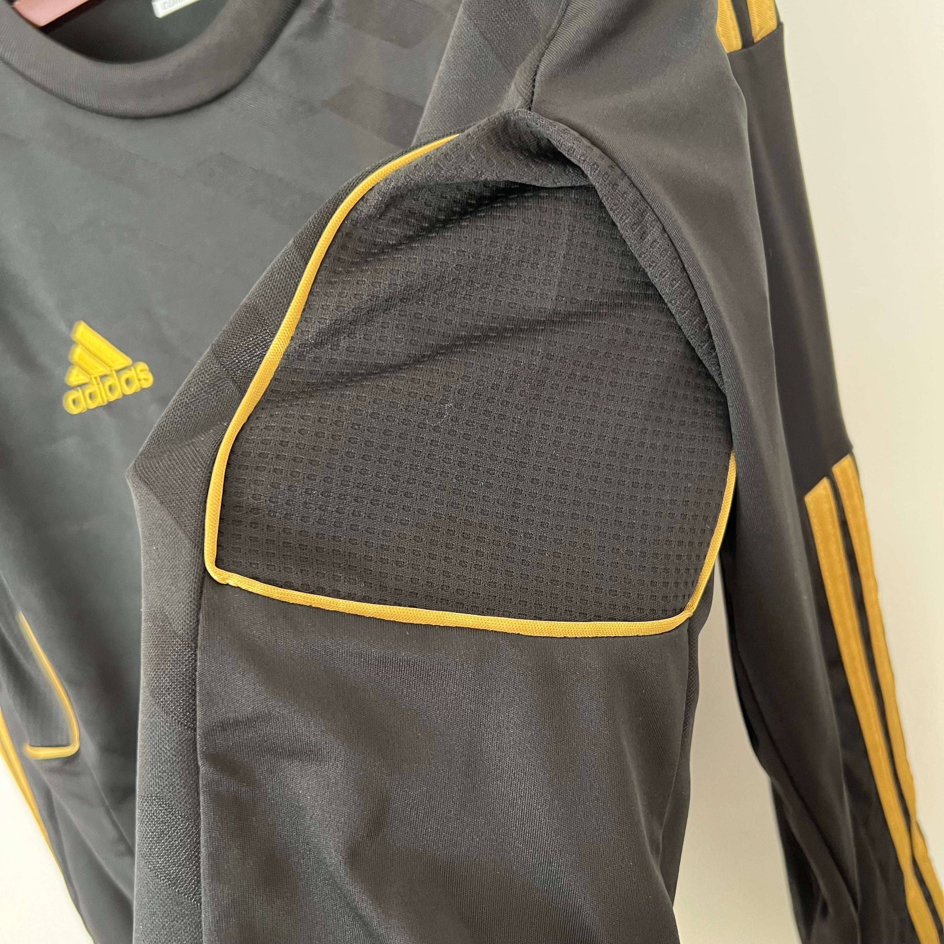 2000s Real Madrid Retro Football Shirt | Black Gold Home