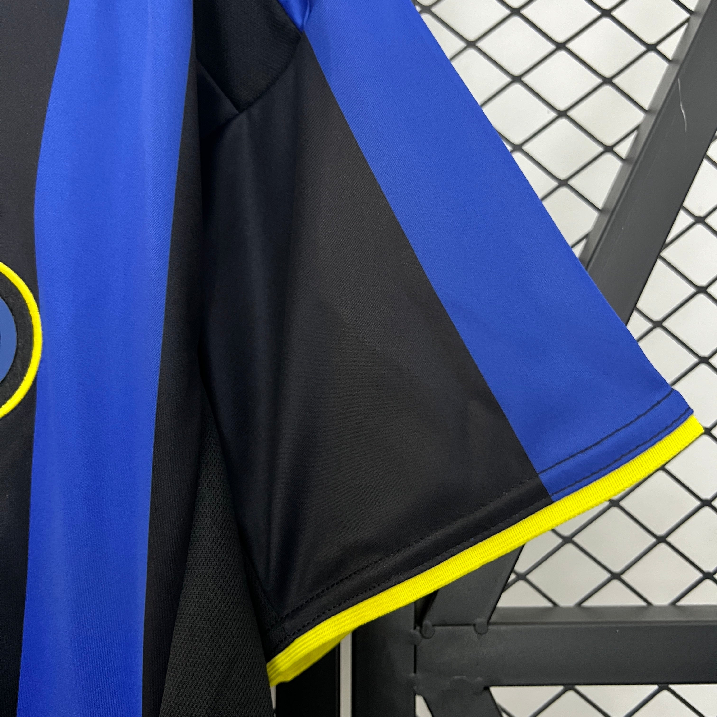 2000s Inter Milan Retro Football Shirt | Blue Black Home