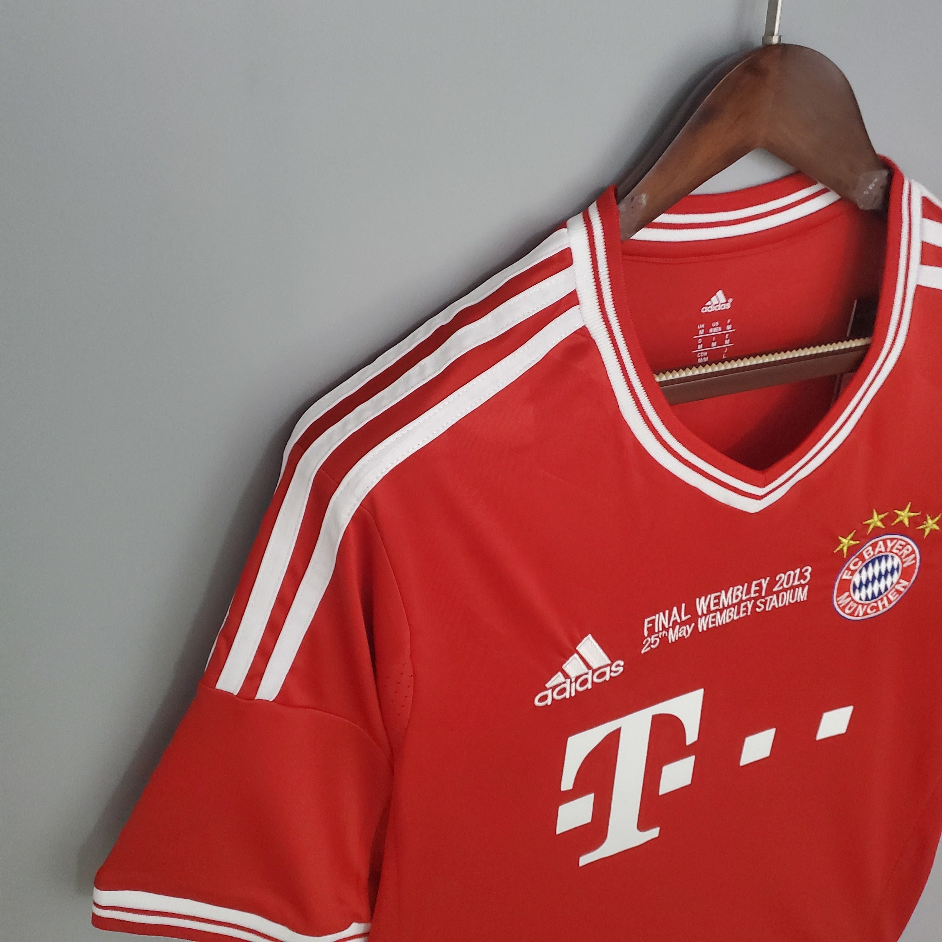 2010s Bayern Munchen Retro Football Shirt | Red White Home