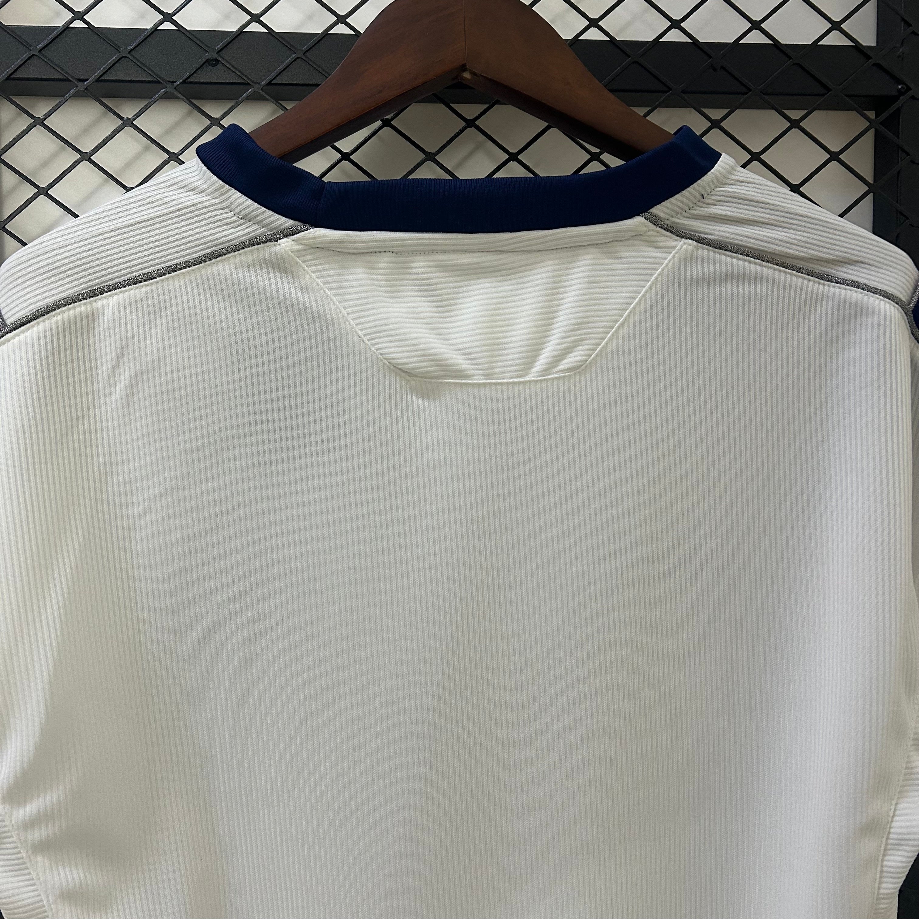 2000s Manchester United Retro Football Shirt | White Navy Home