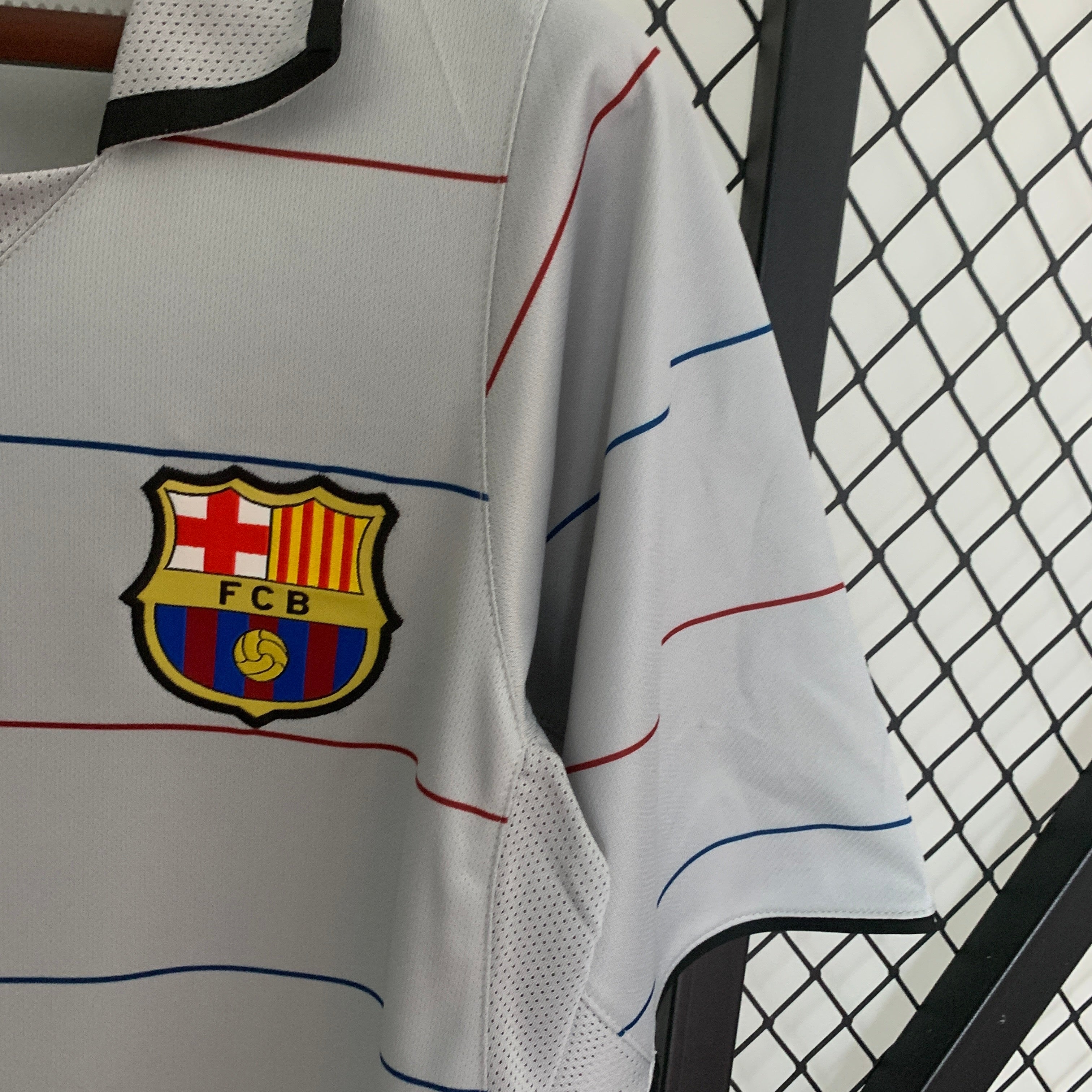 2000s Barcelona Retro Football Shirt | White Black Away