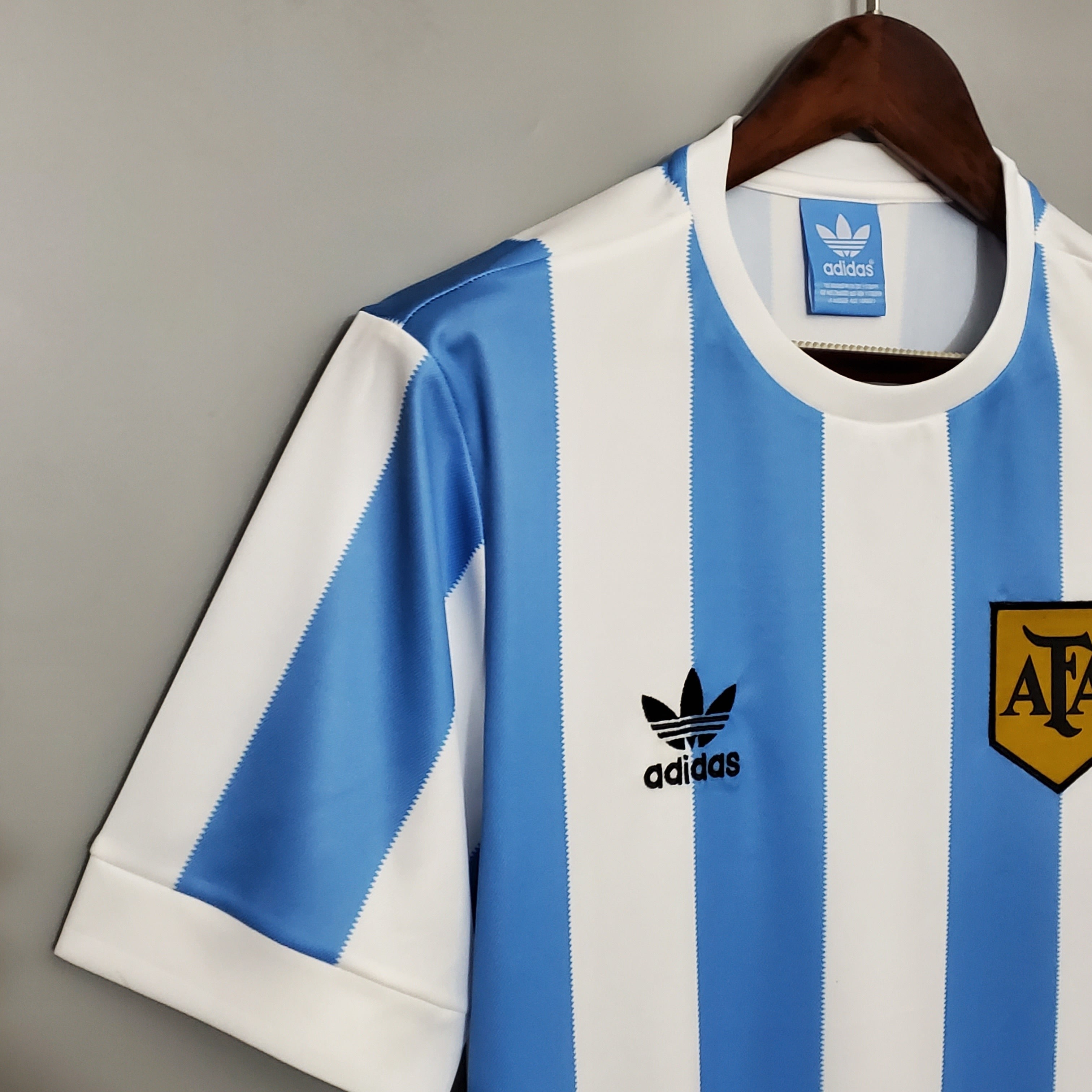 1980s Argentina Retro Football Shirt | Sky Blue White Home