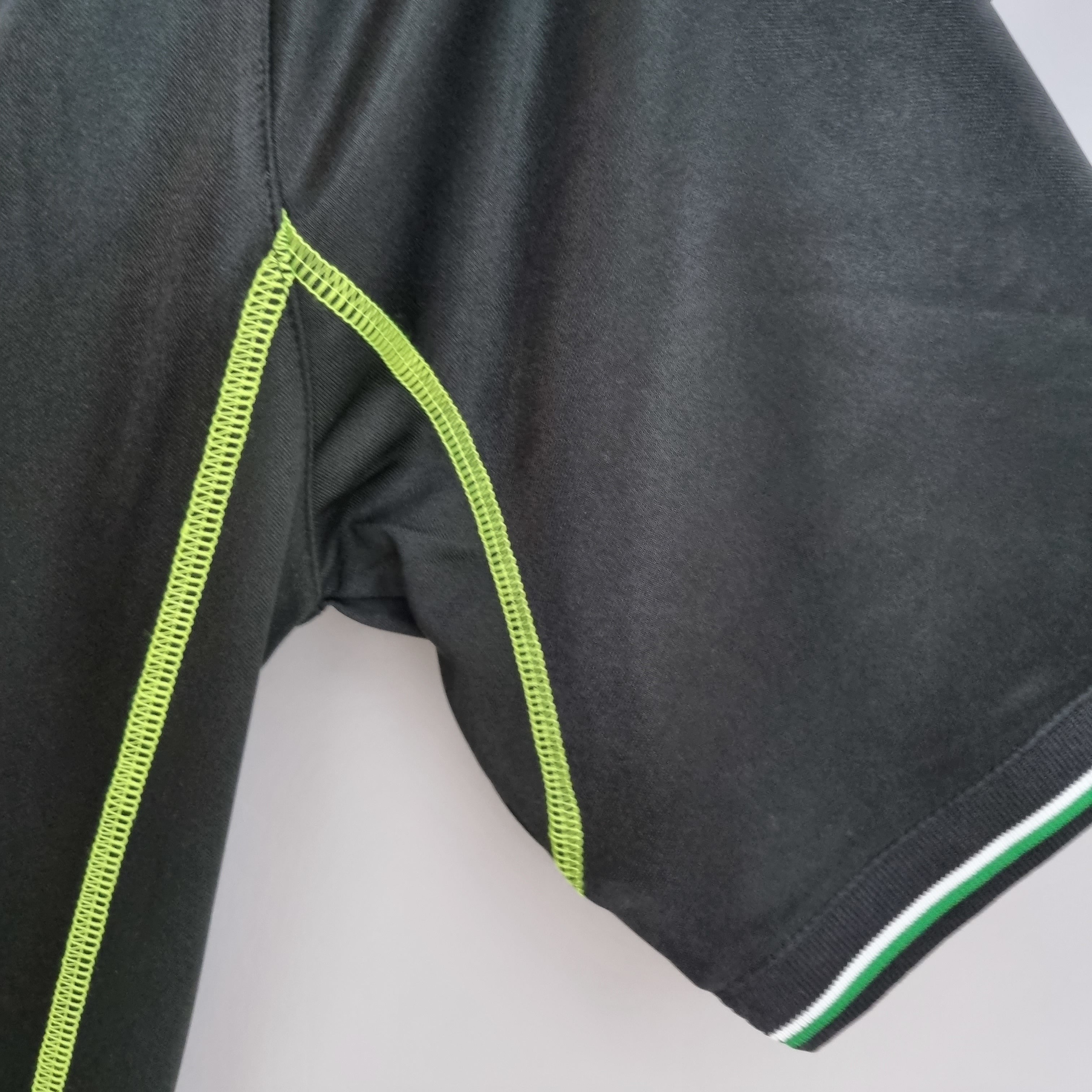 1990s Manchester United Retro Football Shirt | Black Green Home