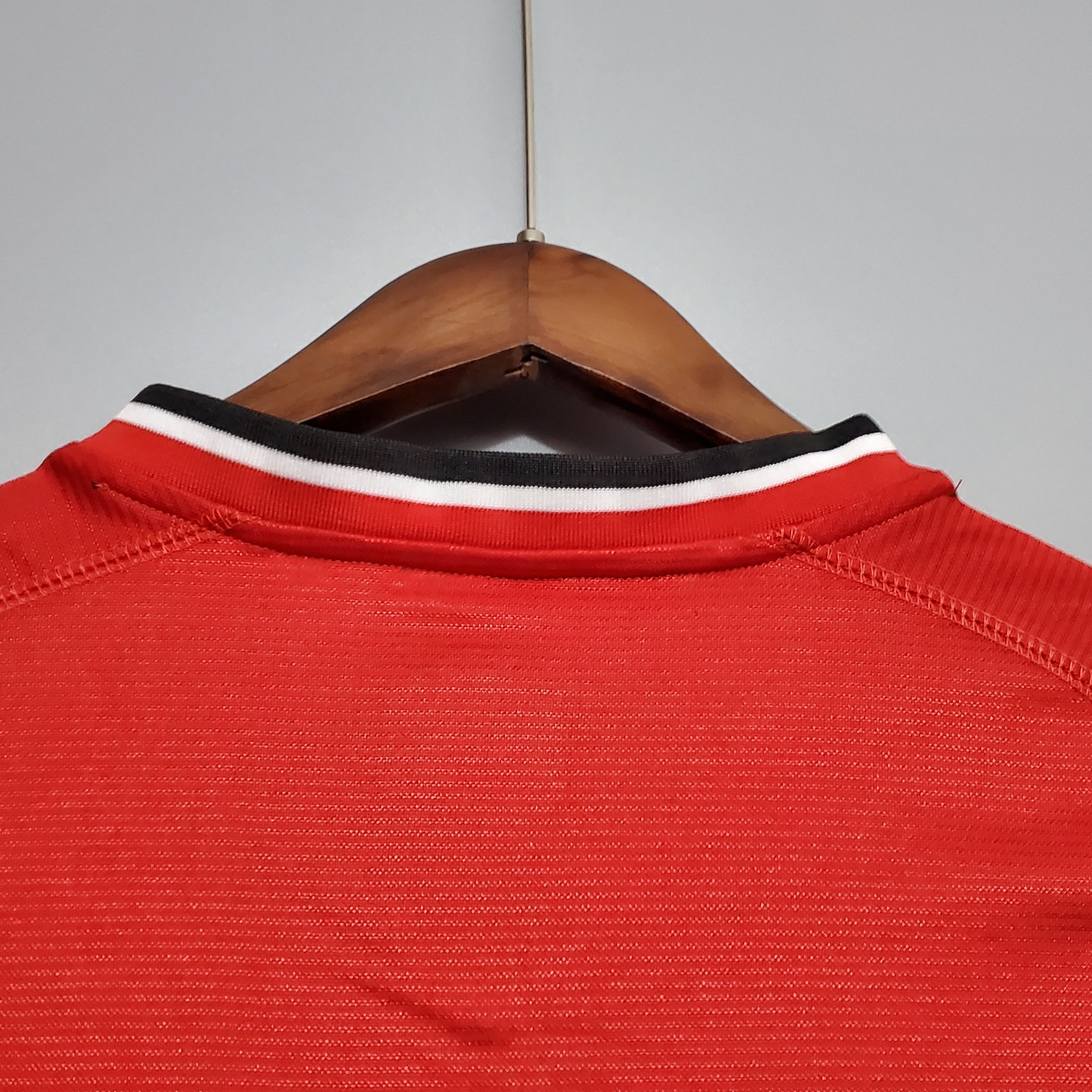 2000s Manchester United Retro Football Shirt | Red Black Home