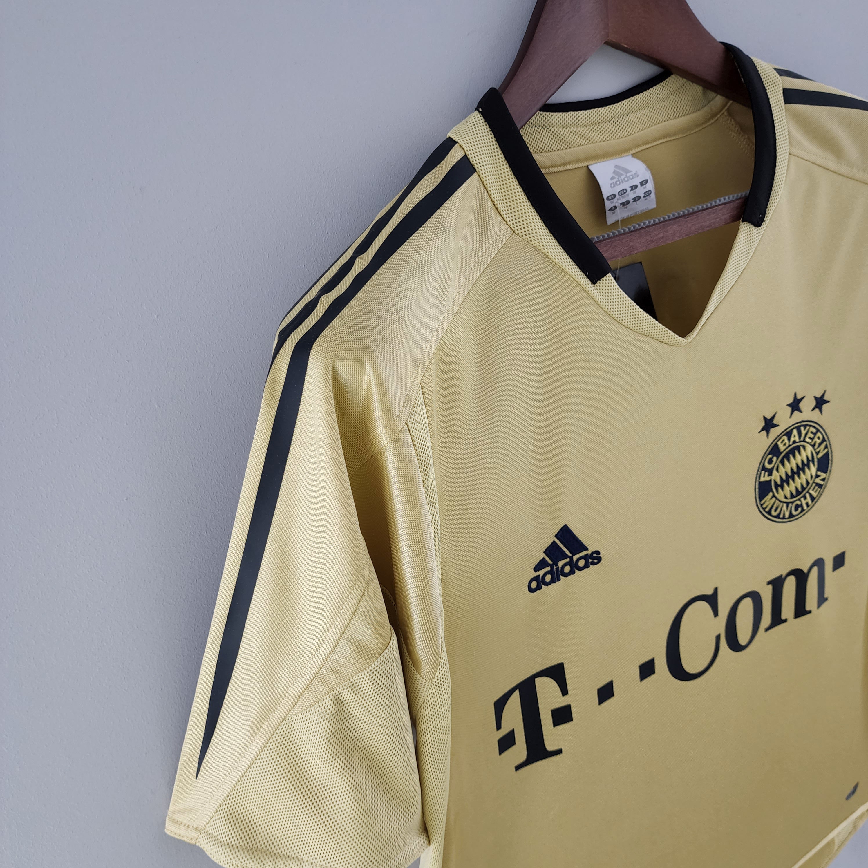 2000s Bayern Munchen Retro Football Shirt | Beige Black Home